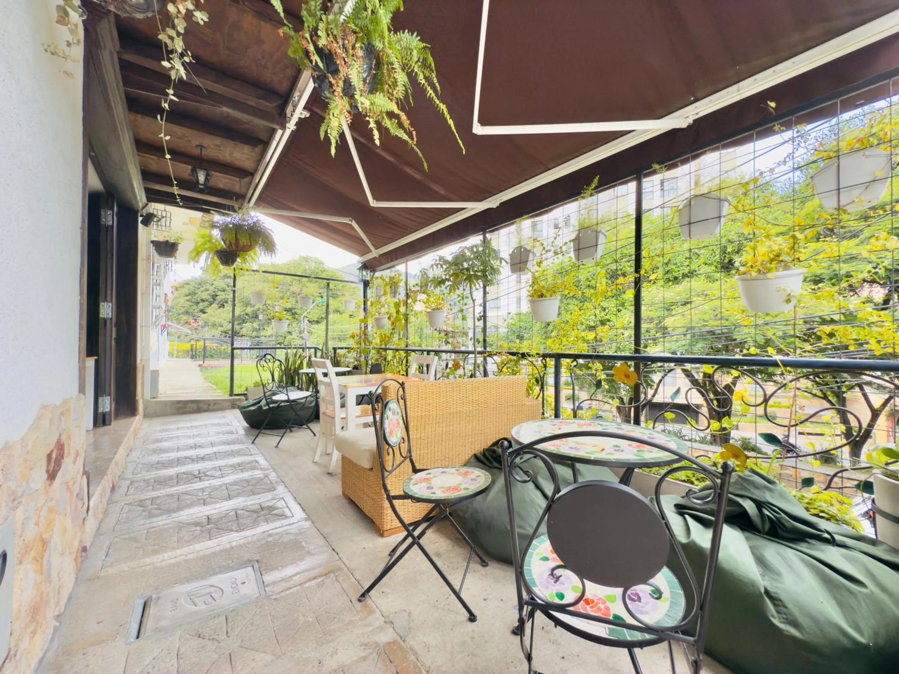 Restaurant/places to eat in Santiago DC Hotel