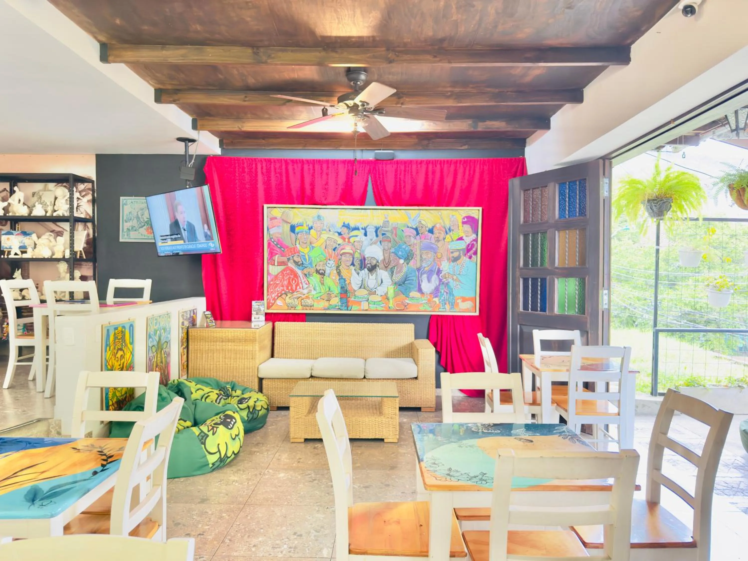 Restaurant/places to eat in Santiago DC Hotel