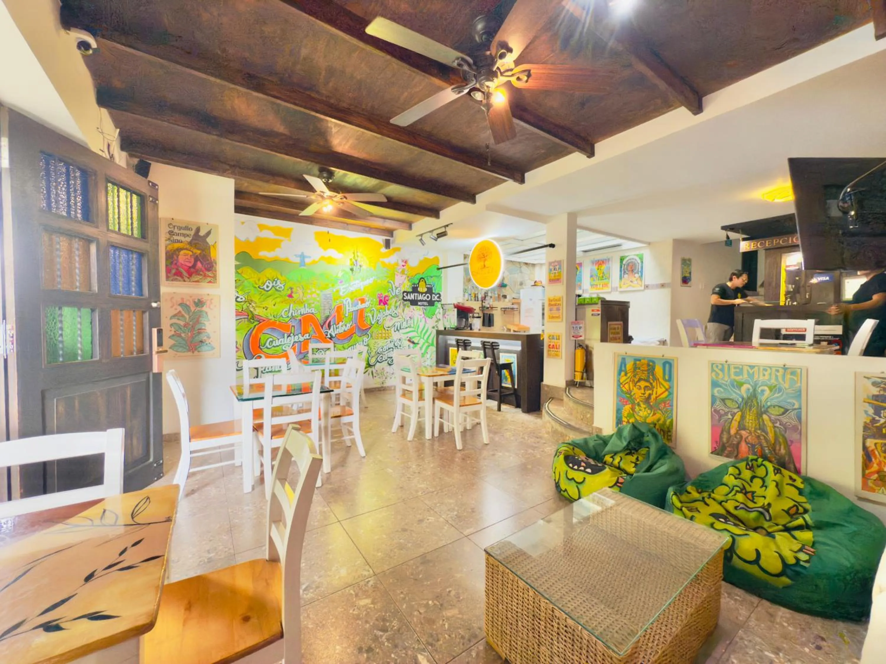 Restaurant/places to eat in Santiago DC Hotel