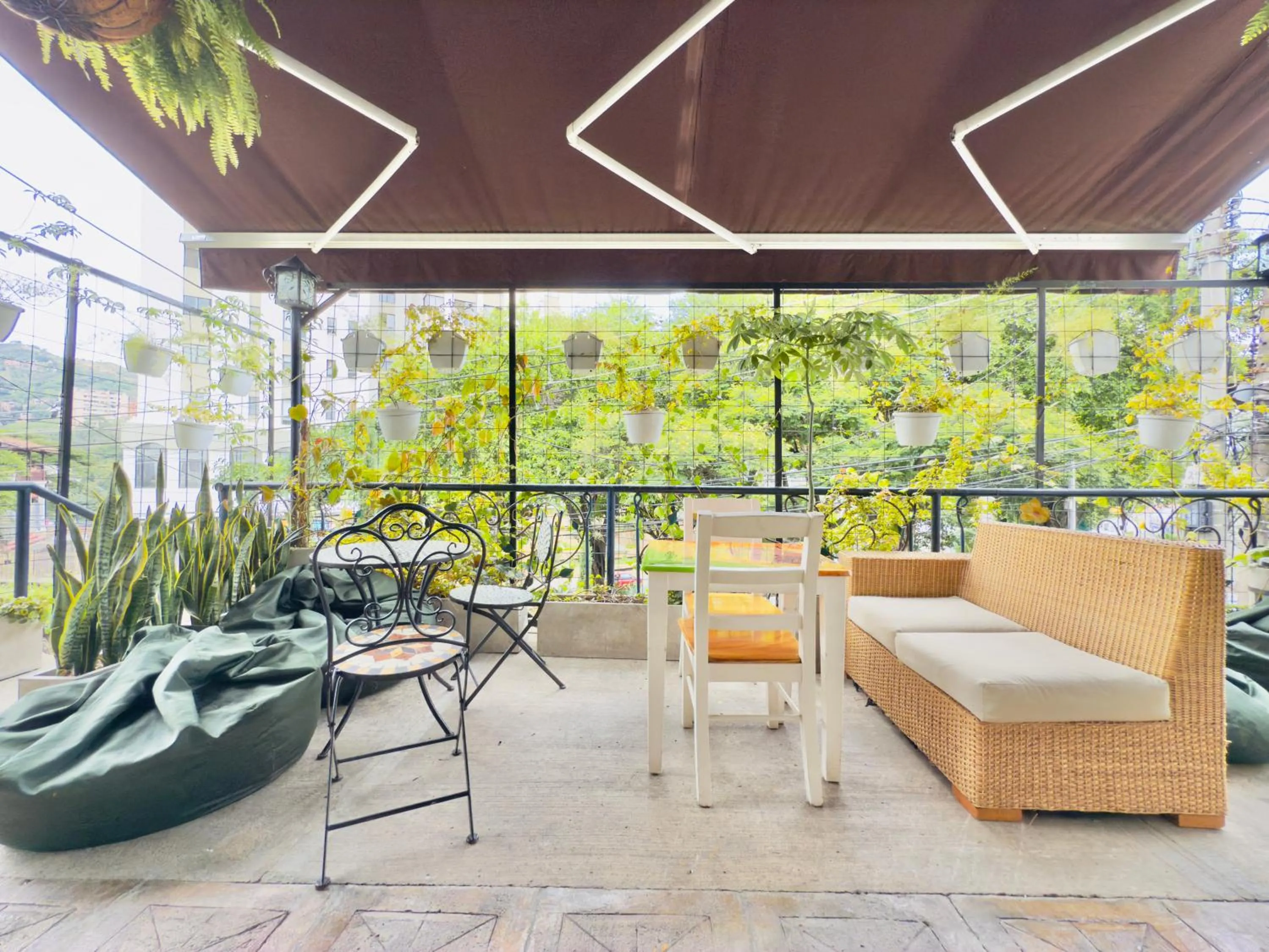 Restaurant/places to eat in Santiago DC Hotel