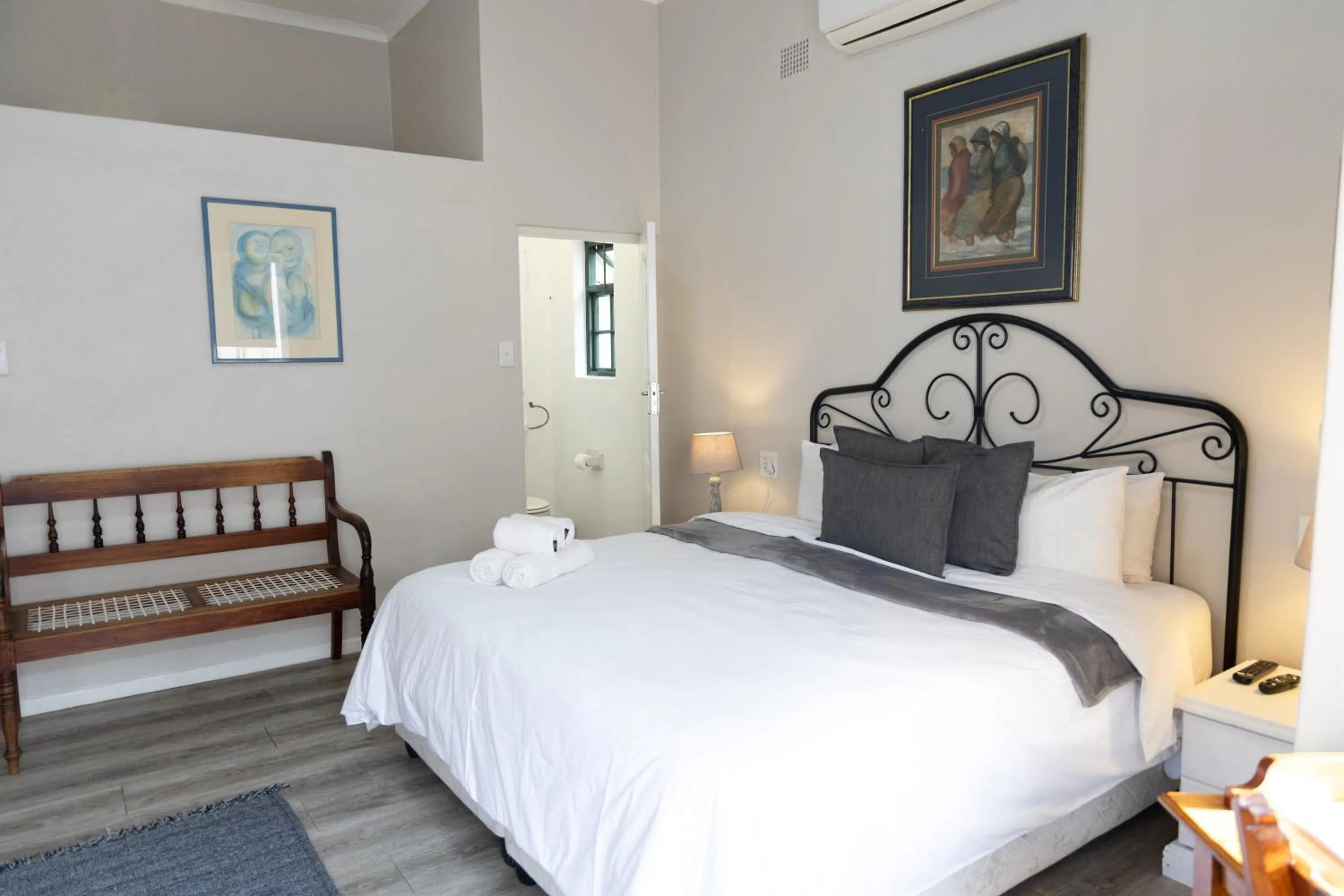 Bed in Koo Karoo Guest Lodge and Self Catering