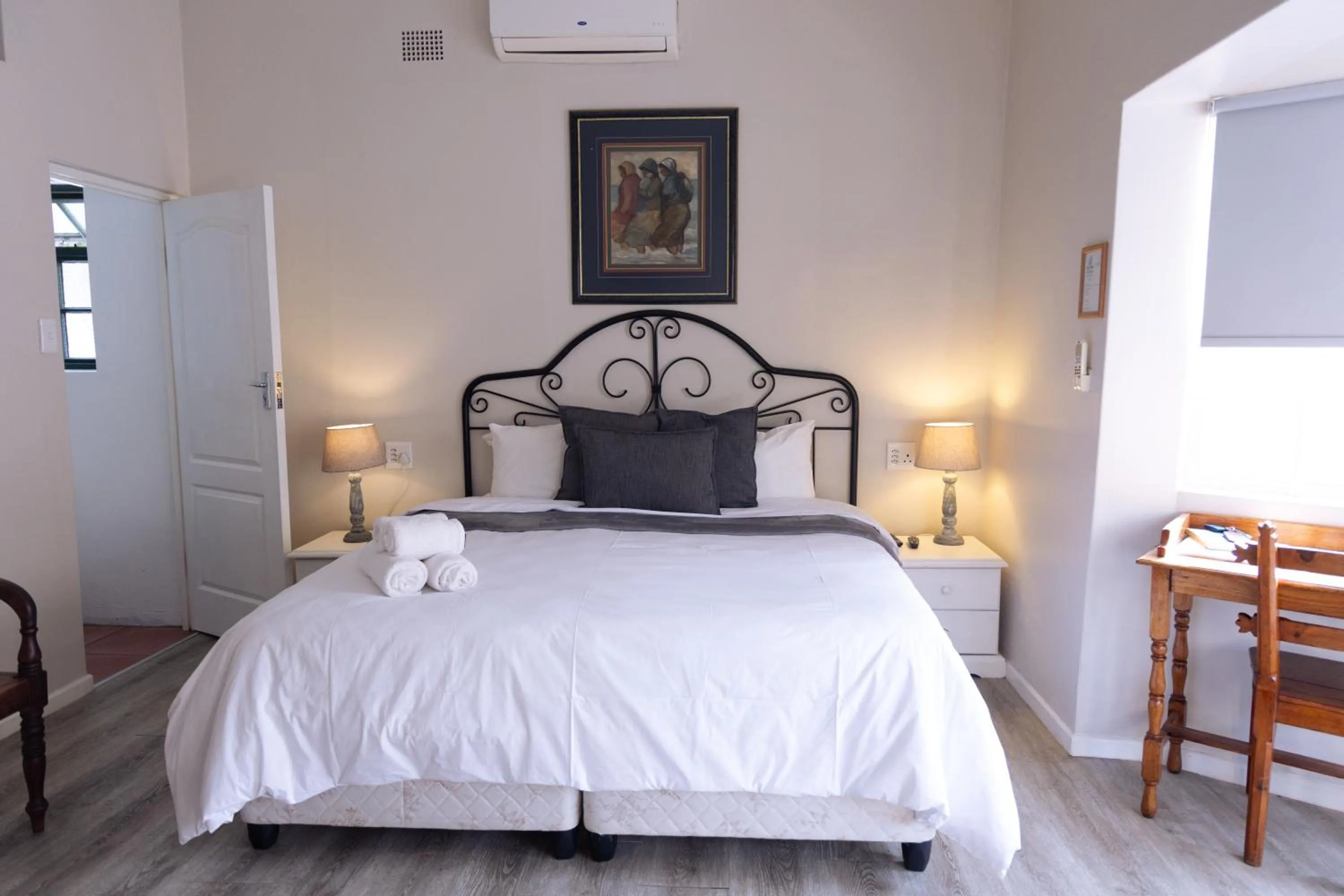 Bed in Koo Karoo Guest Lodge and Self Catering