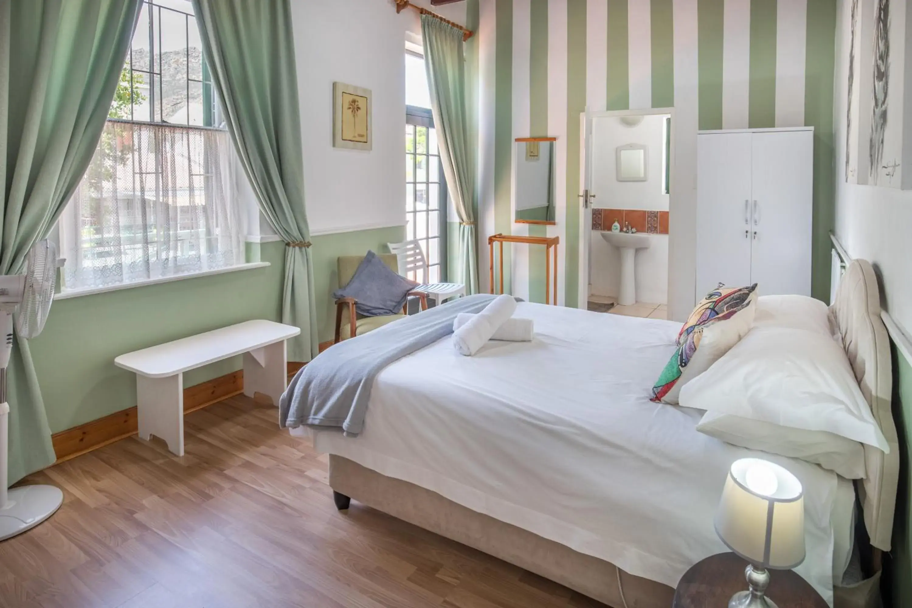 Queen Room - single occupancy in Koo Karoo Guest Lodge and Self Catering Queen Room - single occupancy in Koo Karoo Guest Lodge and Self Catering