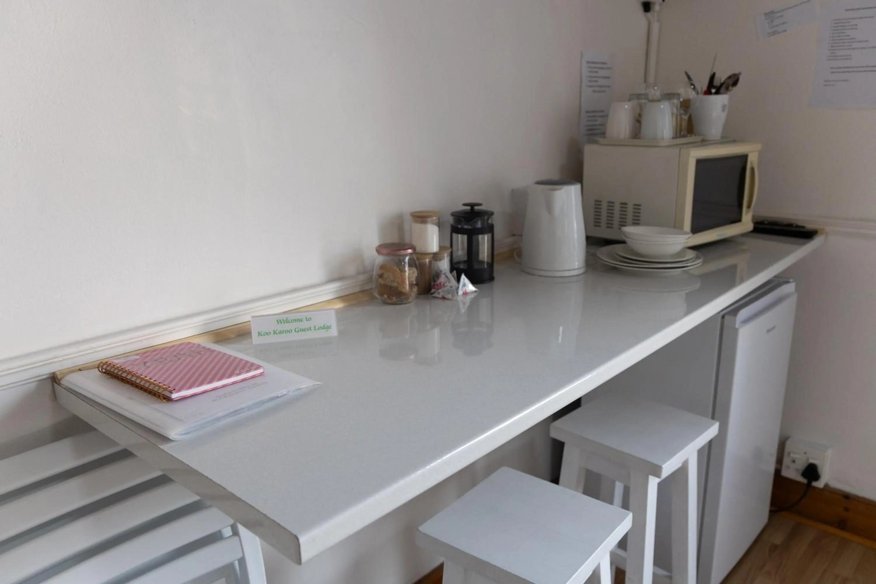 Coffee/tea facilities in Koo Karoo Guest Lodge and Self Catering