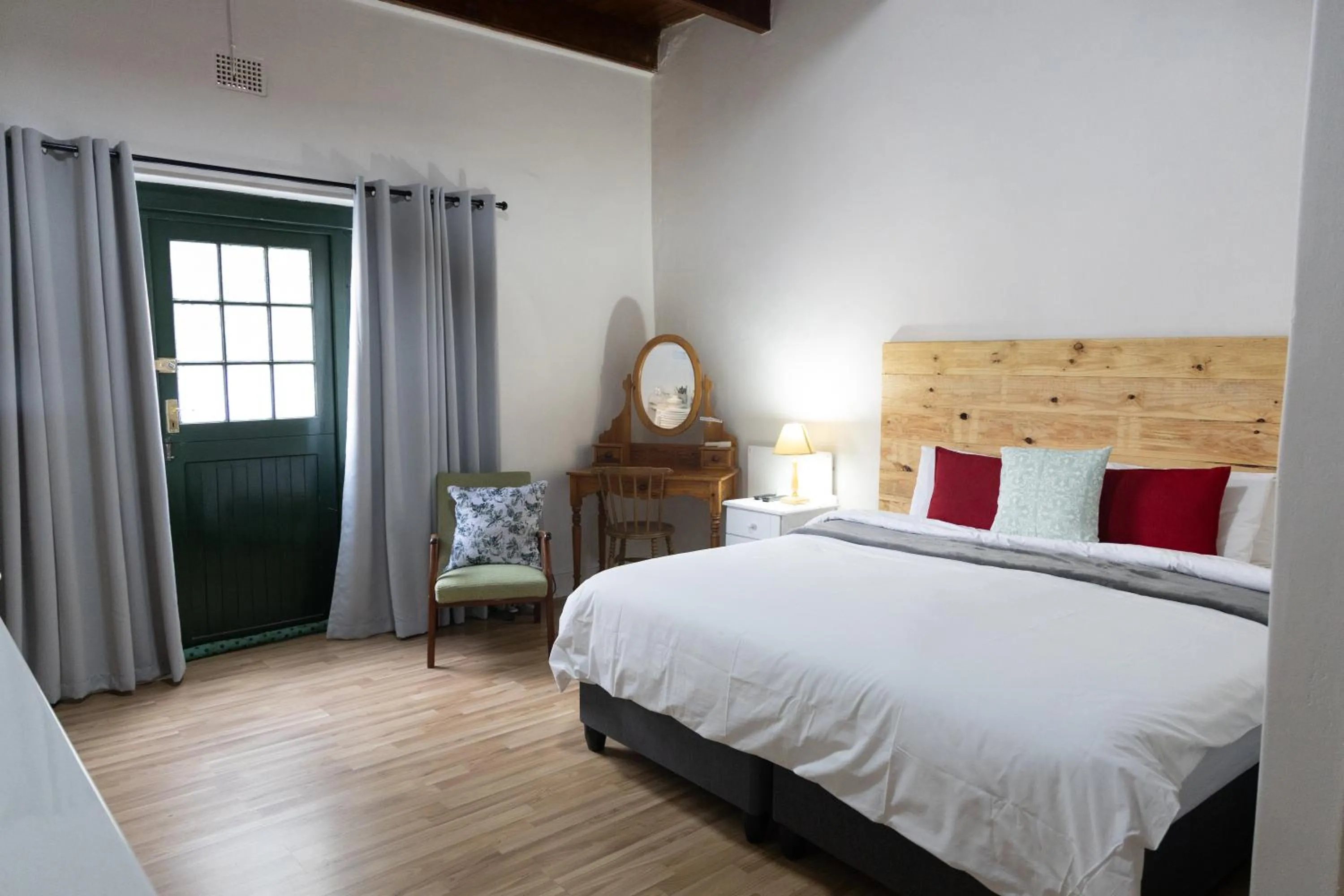 Bed in Koo Karoo Guest Lodge and Self Catering