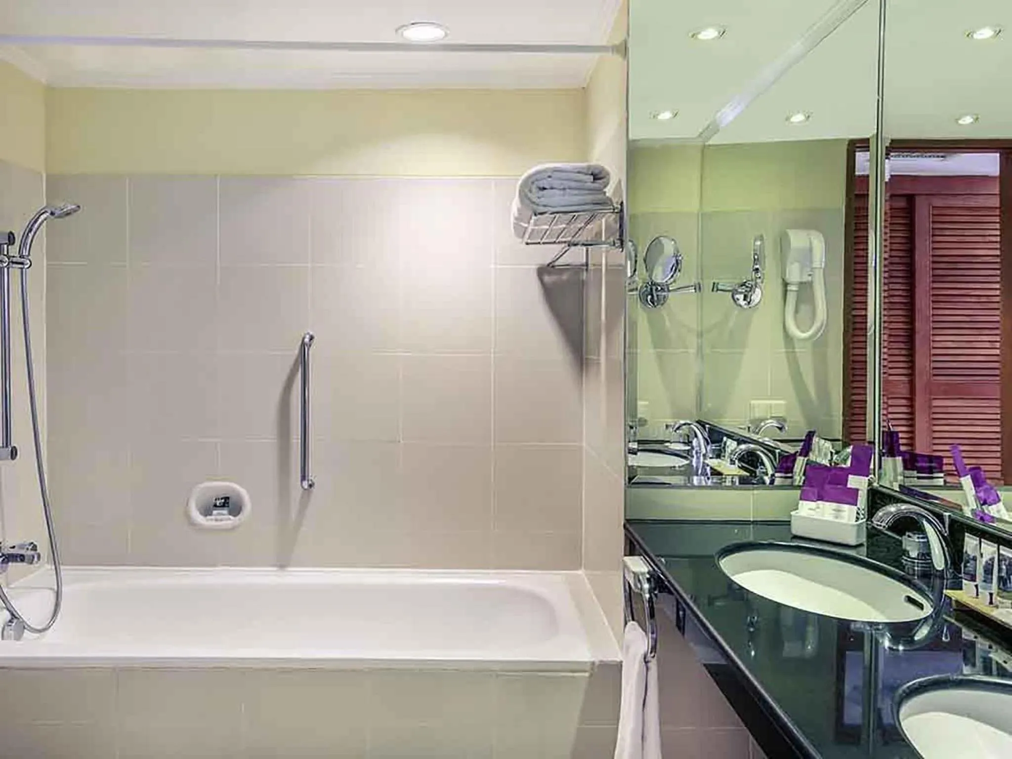 Executive Double Room in Mercure Jakarta Kota
