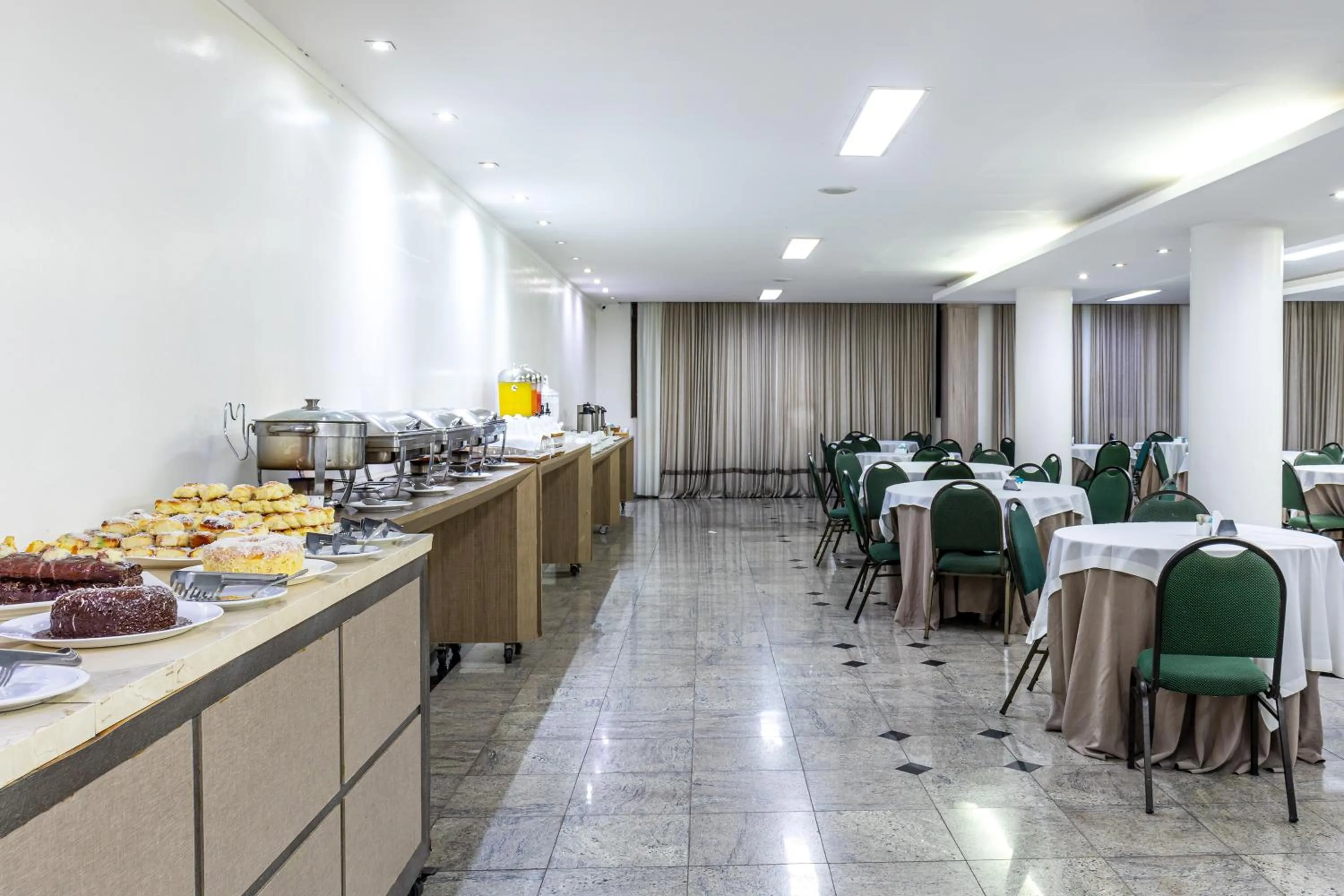 Restaurant/places to eat in Umuarama Plaza Hotel by Castelo Itaipava