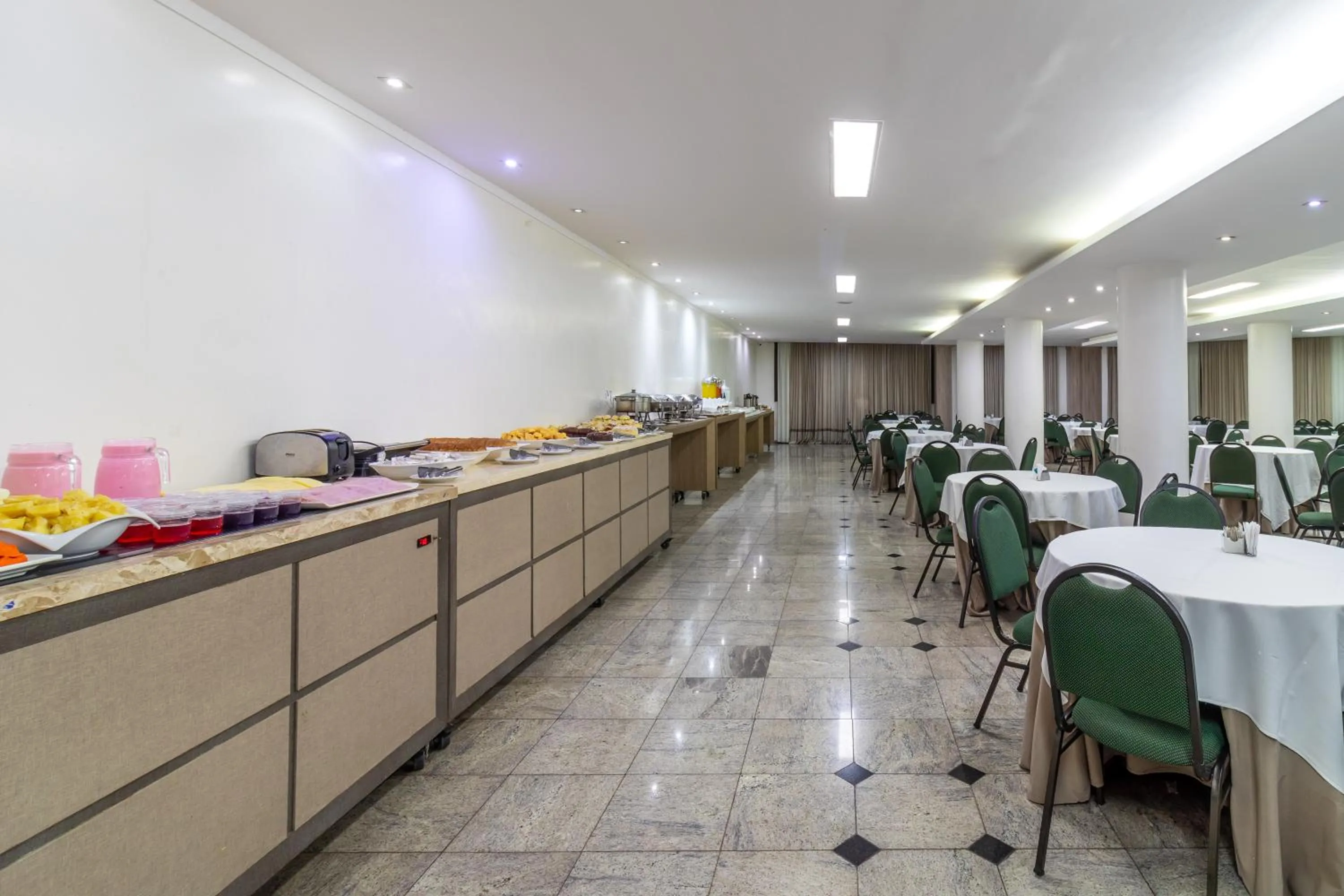 Restaurant/places to eat in Umuarama Plaza Hotel by Castelo Itaipava