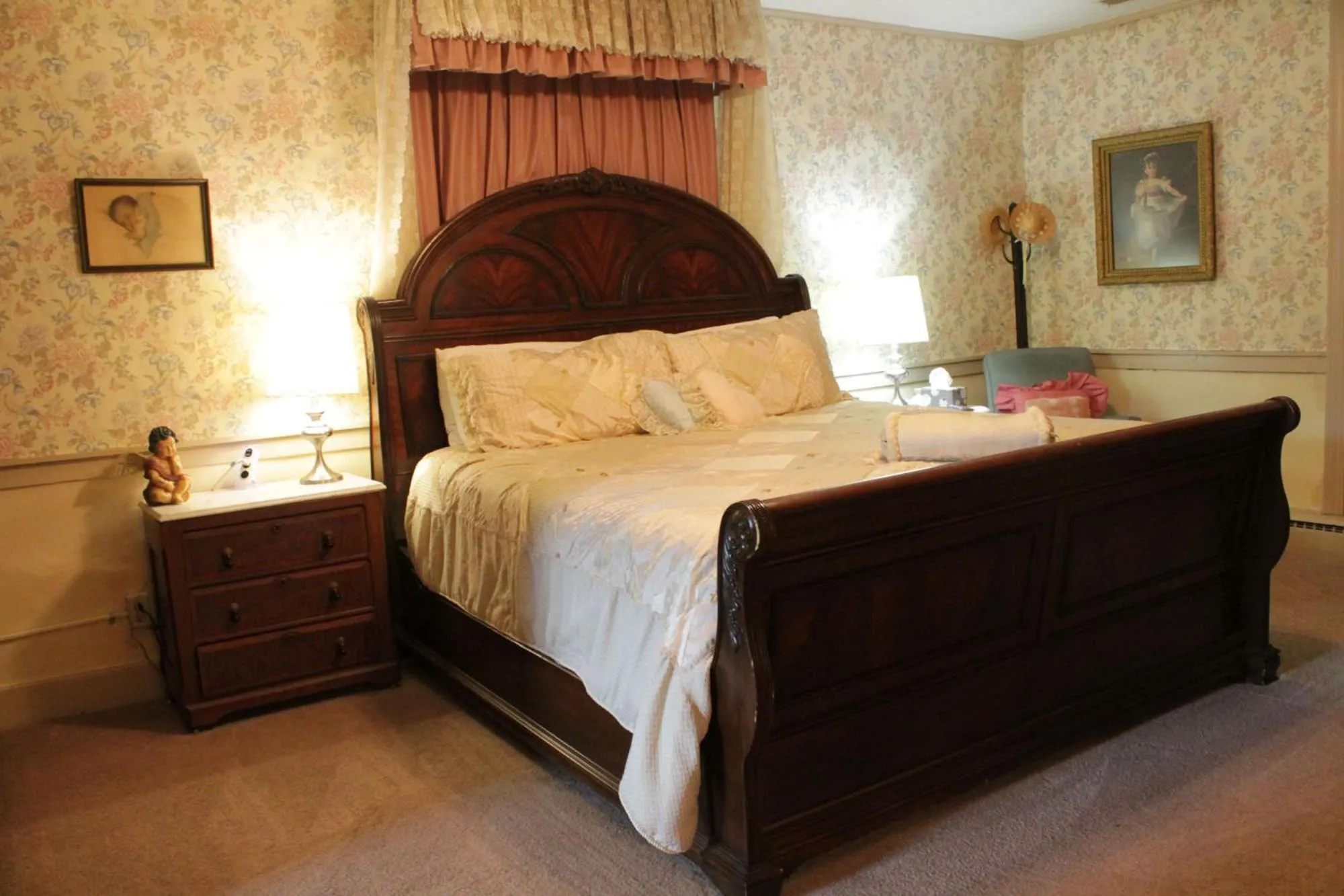 Bed in Jailer's Inn