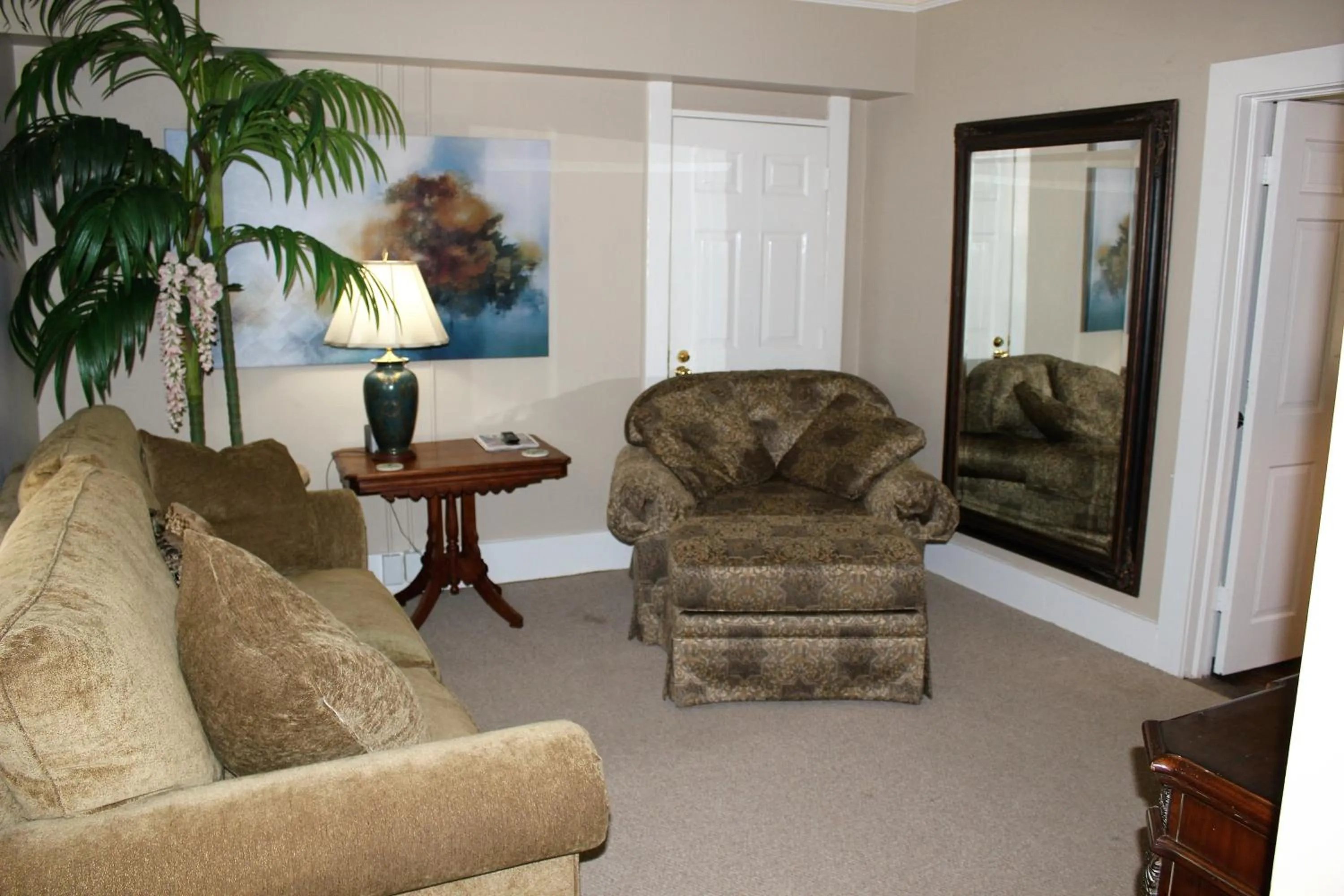 Living room in Jailer's Inn