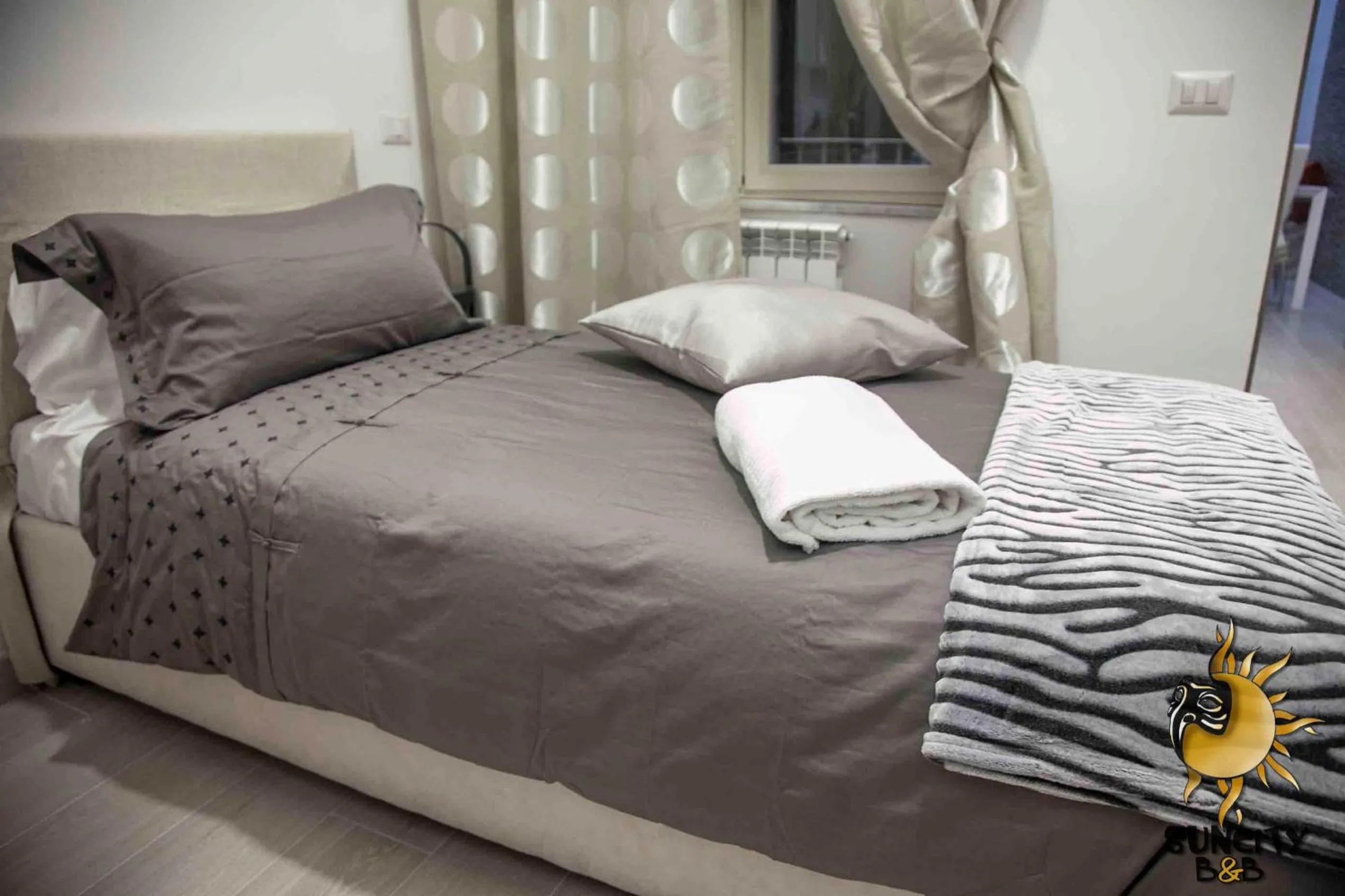 Bedroom, Bed in Suncity B&B