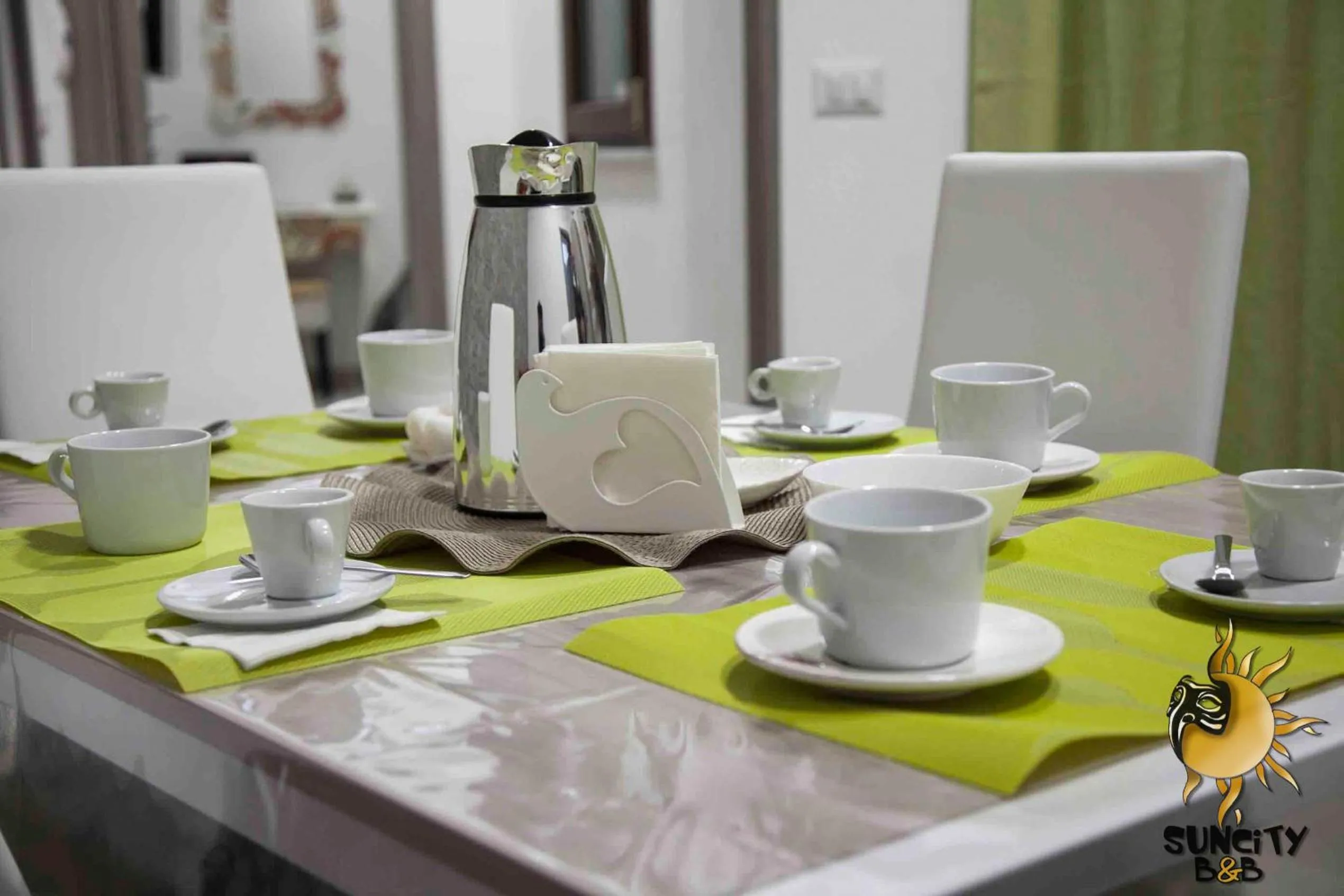 Communal kitchen in Suncity B&B