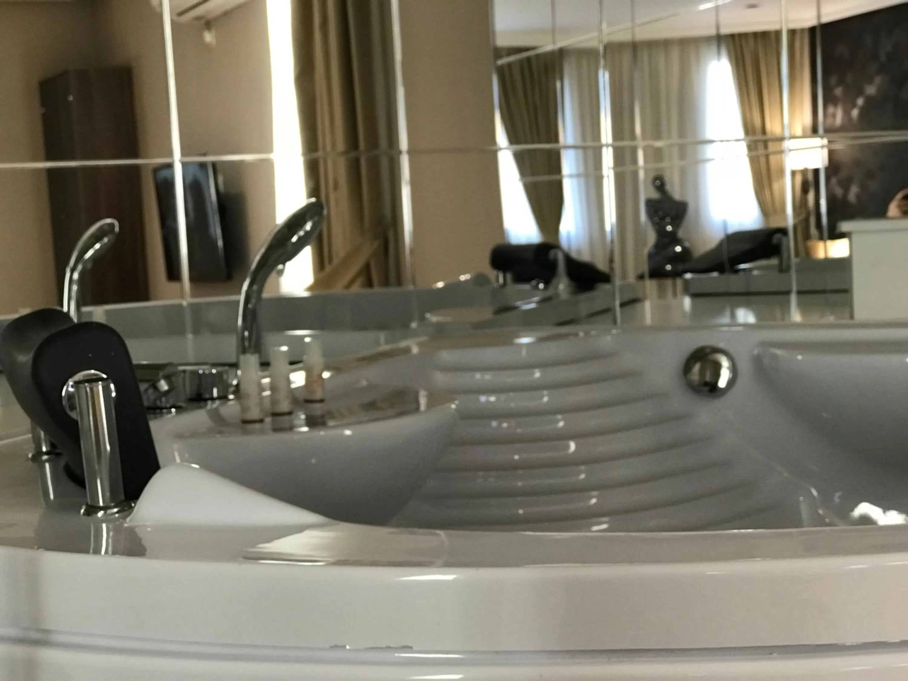 Hot Tub in Hotel Deluxe