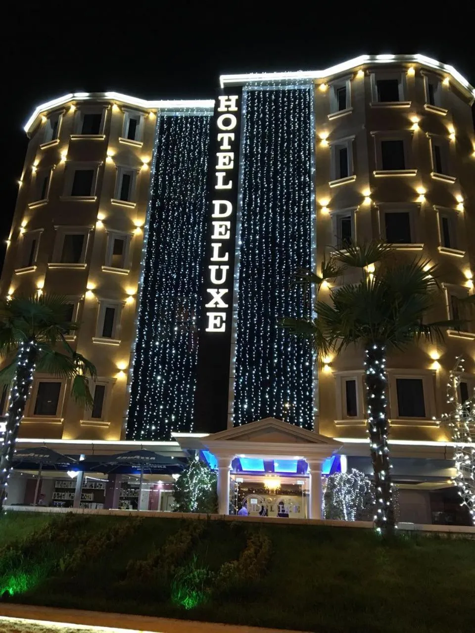 Property building in Hotel Deluxe