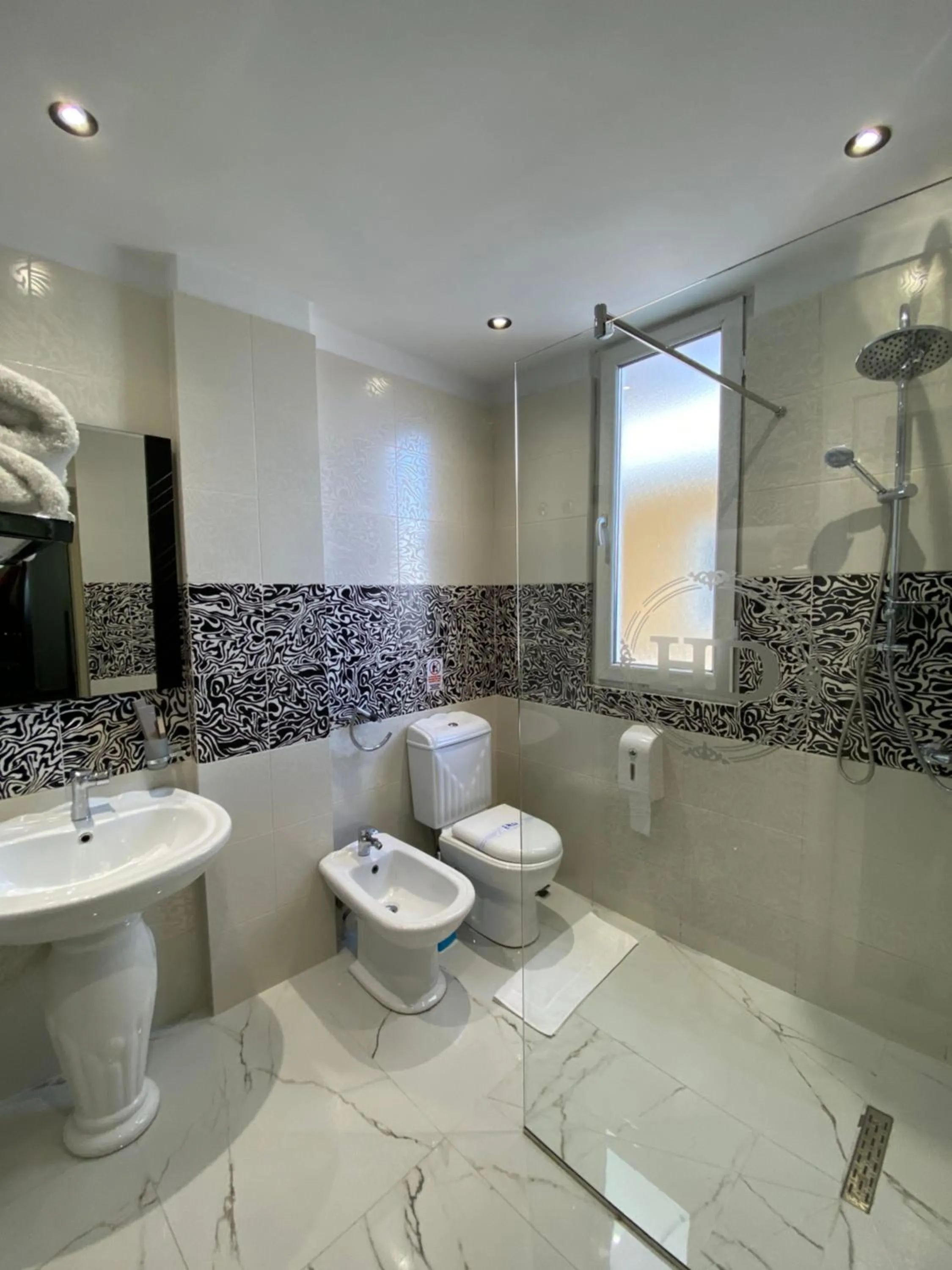 Shower in Hotel Deluxe