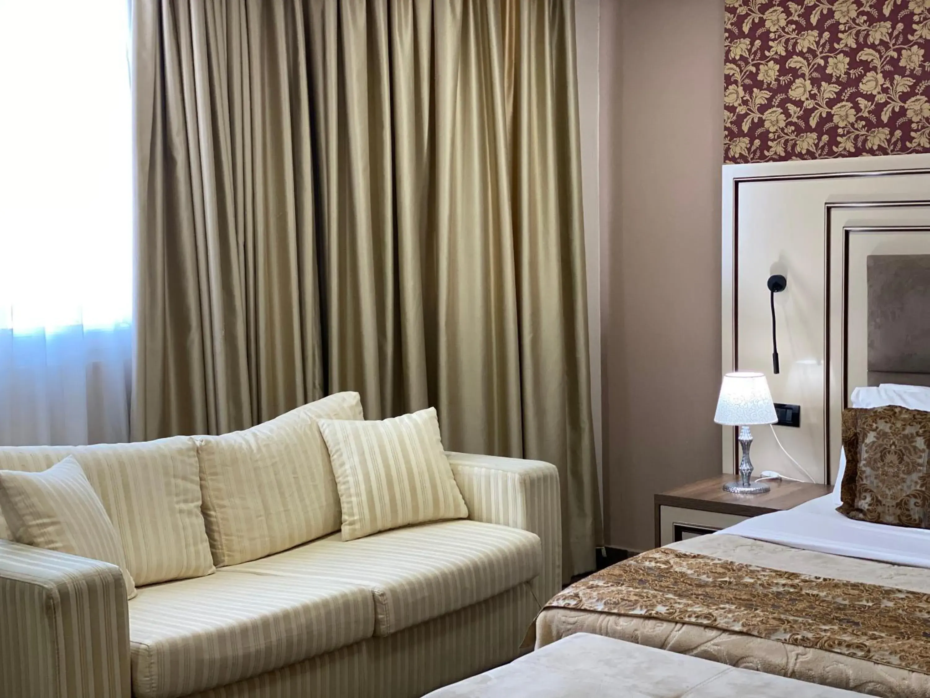 Comfort Double Room in Hotel Deluxe Comfort Double Room in Hotel Deluxe