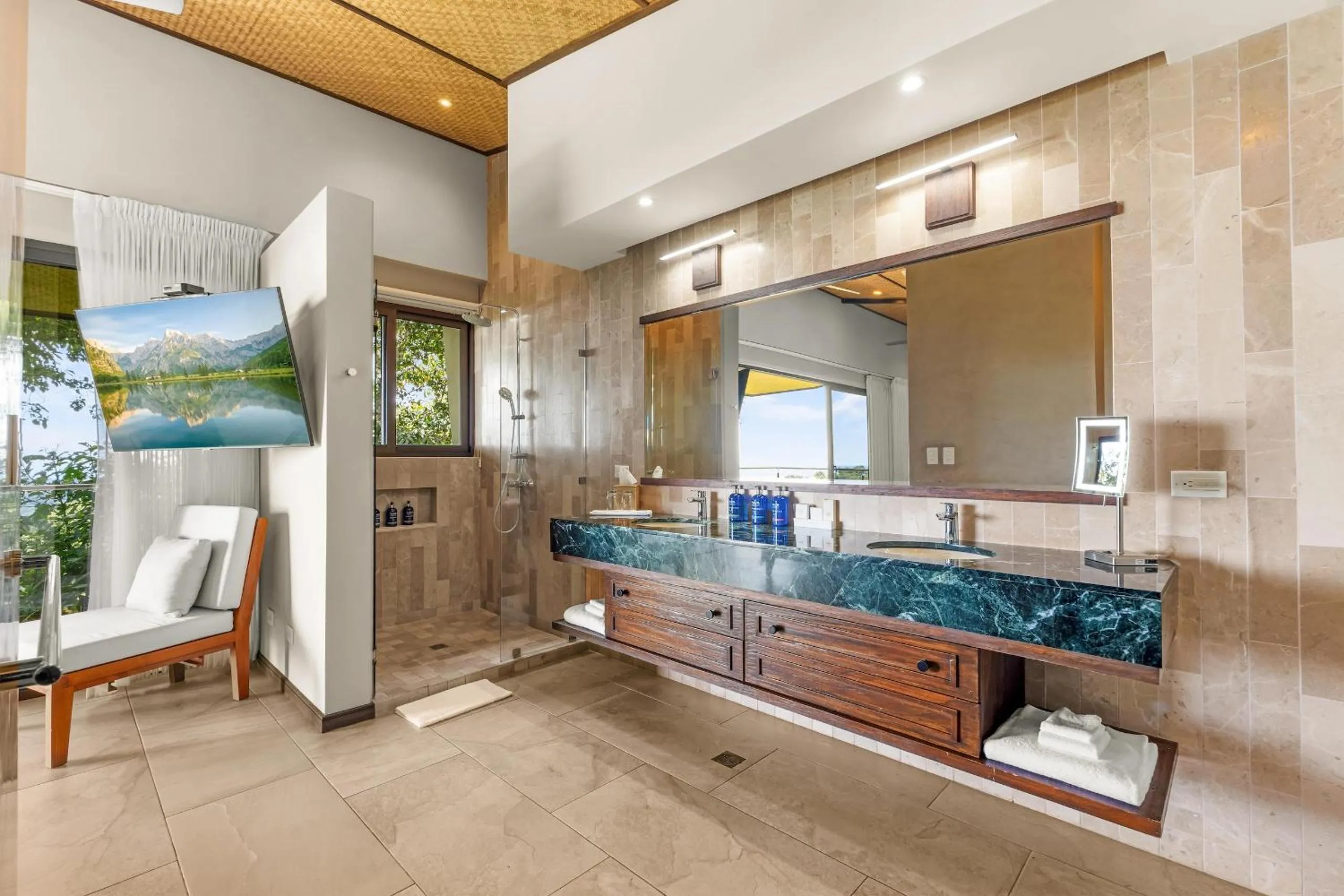 Shower in Hotel Three Sixty - Adults Only