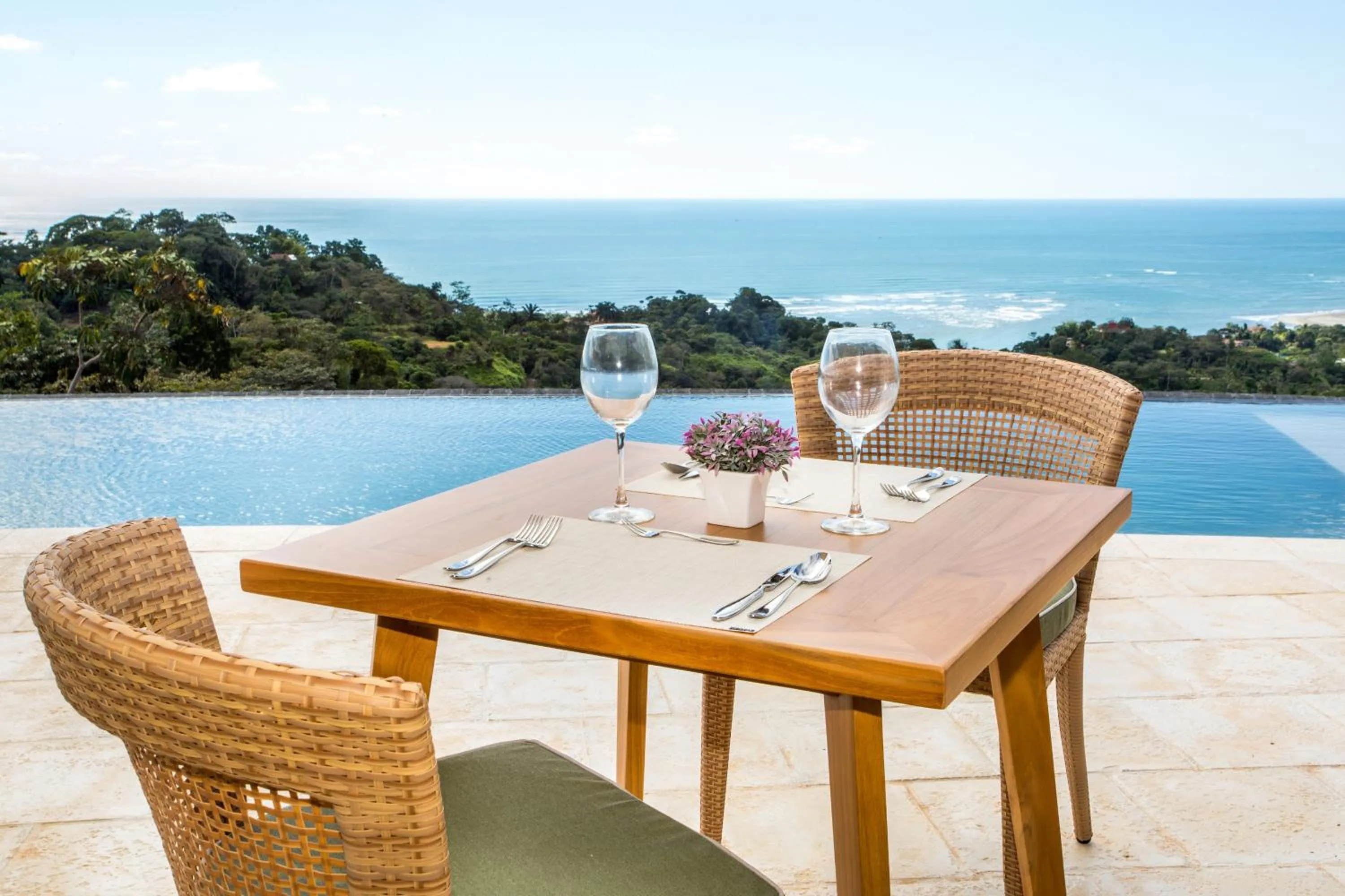 Restaurant/places to eat in Hotel Three Sixty - Adults Only