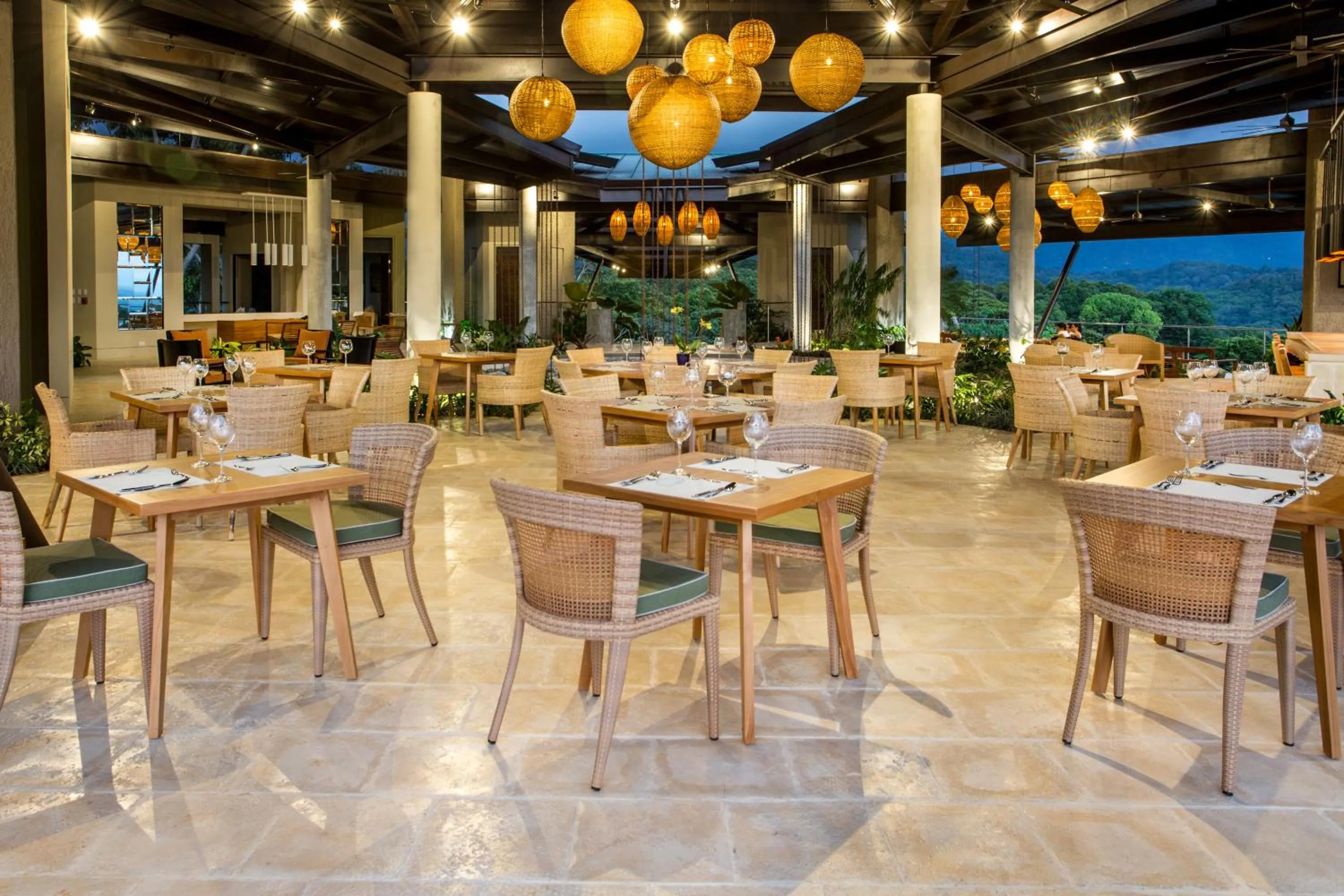 Restaurant/places to eat in Hotel Three Sixty - Adults Only