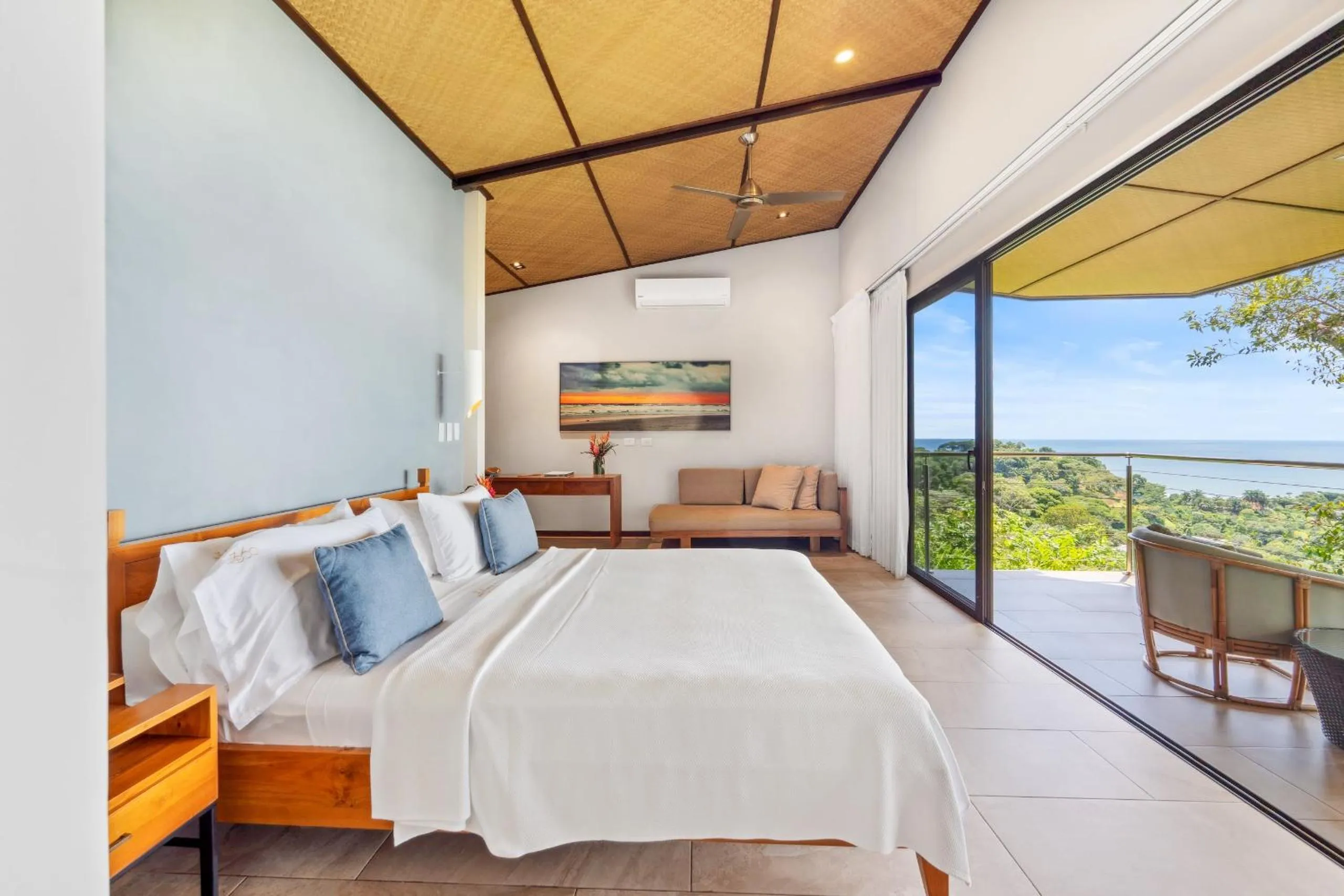 Bed in Hotel Three Sixty - Adults Only