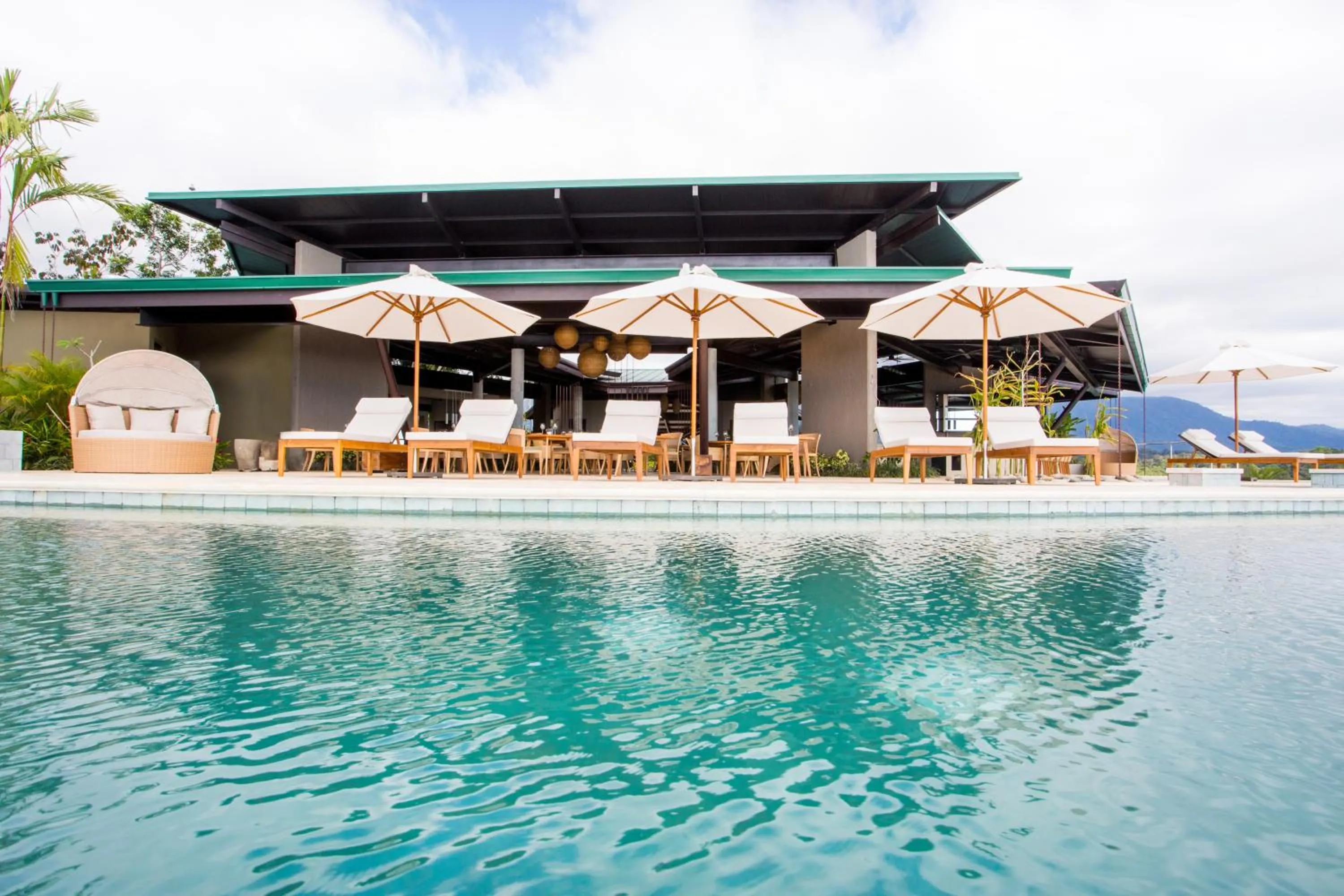 Lounge or bar in Hotel Three Sixty - Adults Only