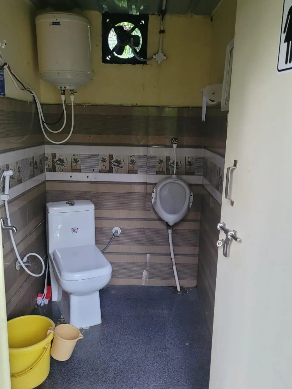 Toilet in Farmers Son CampingGround