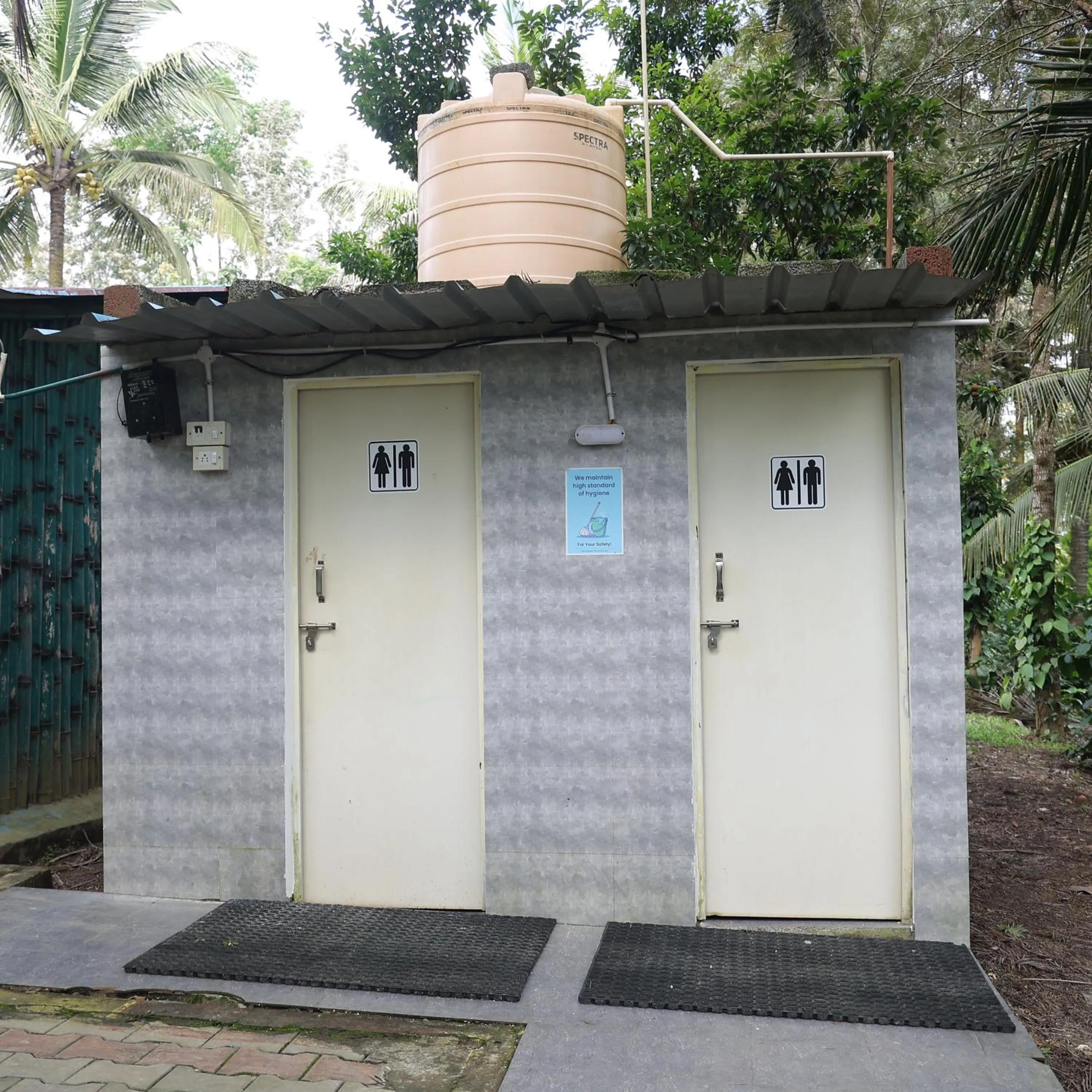 Toilet in Farmers Son CampingGround
