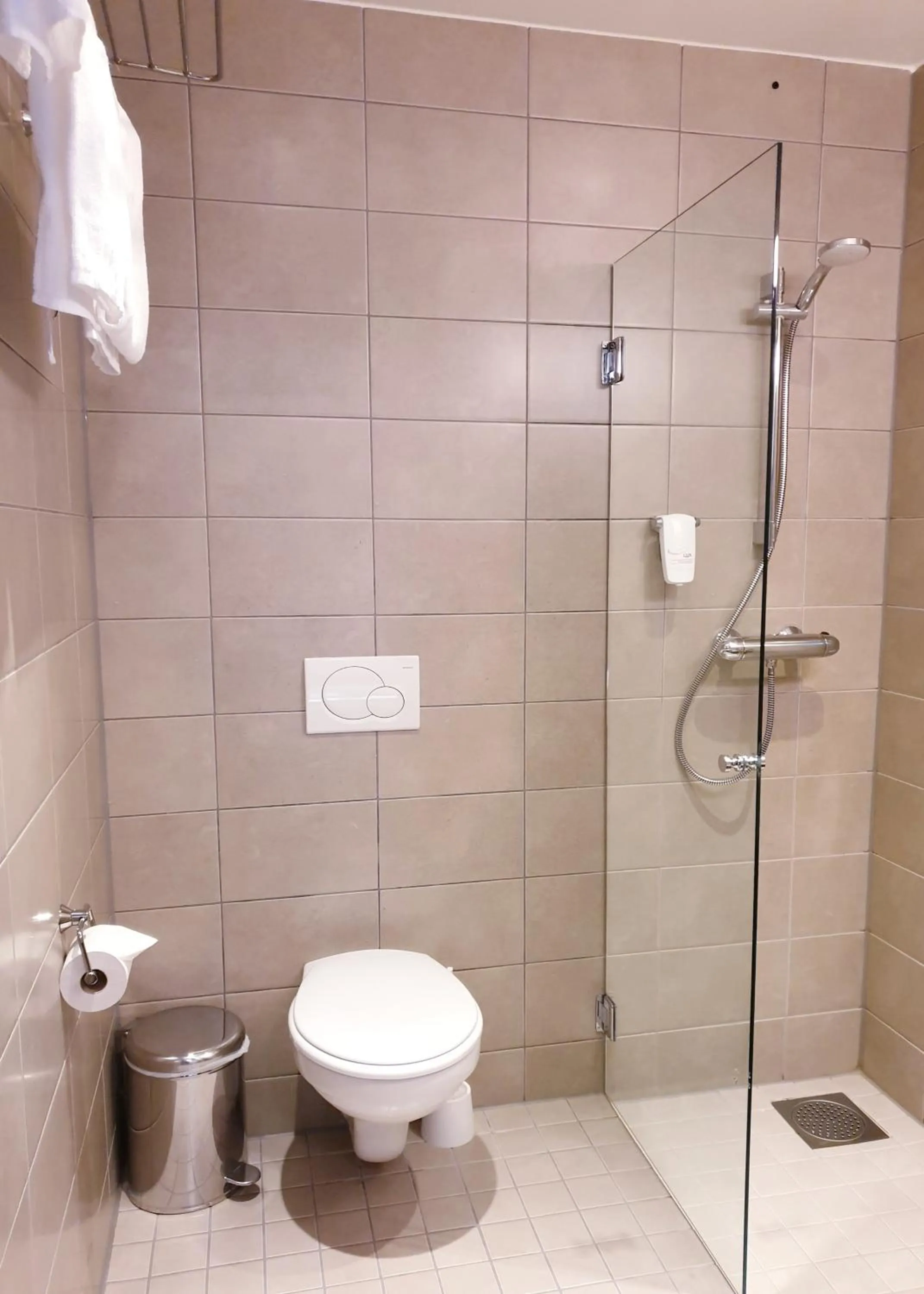 Toilet in Banken Hotel