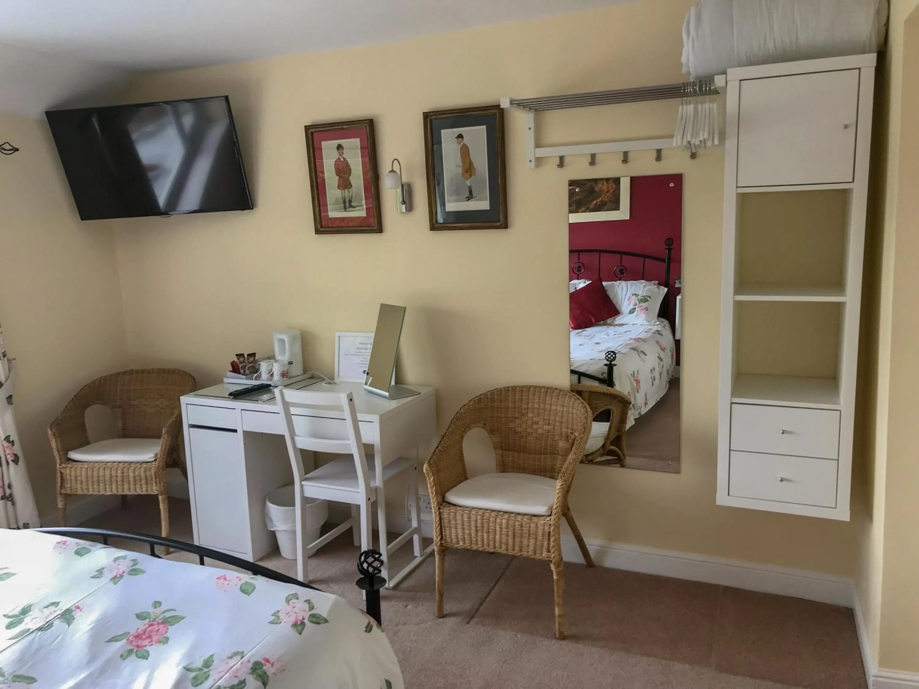 Bed in Brambling Fields B&B and Cottages