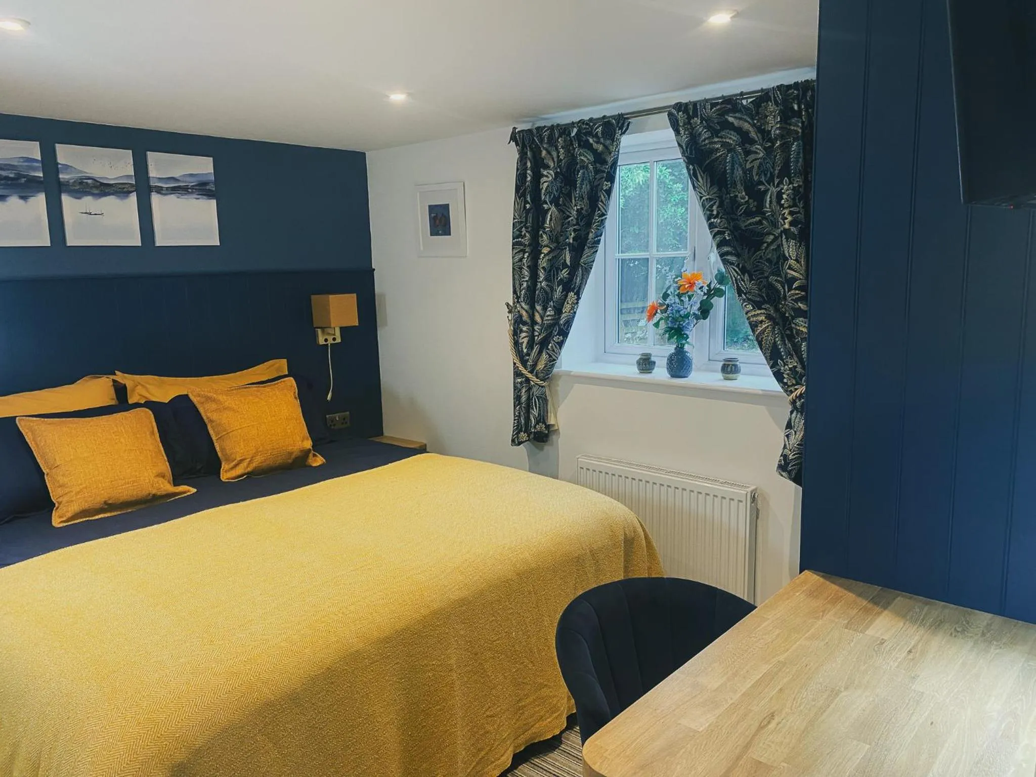 Bedroom, Bed in Brambling Fields B&B and Cottages