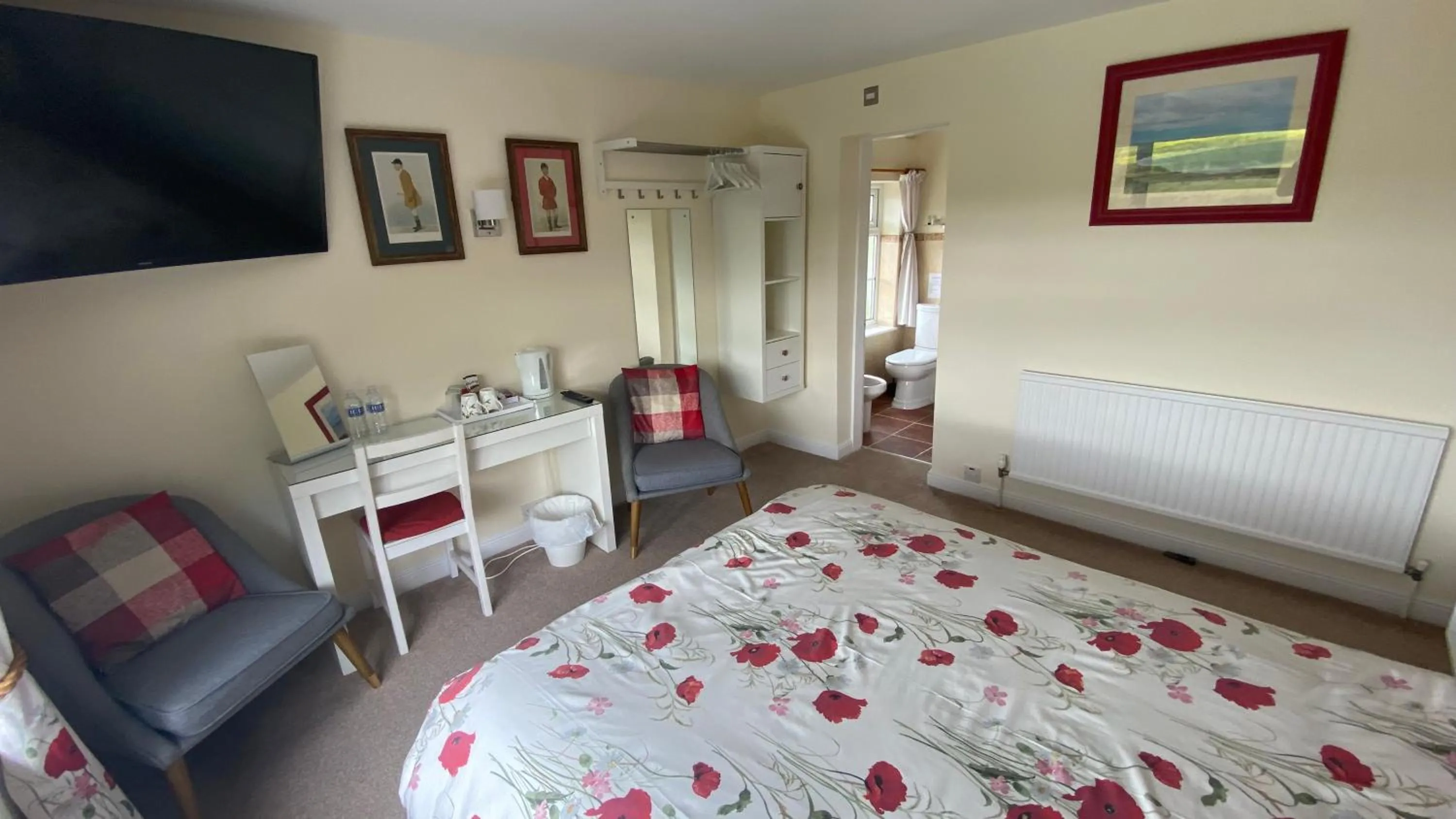 Bed in Brambling Fields B&B and Cottages