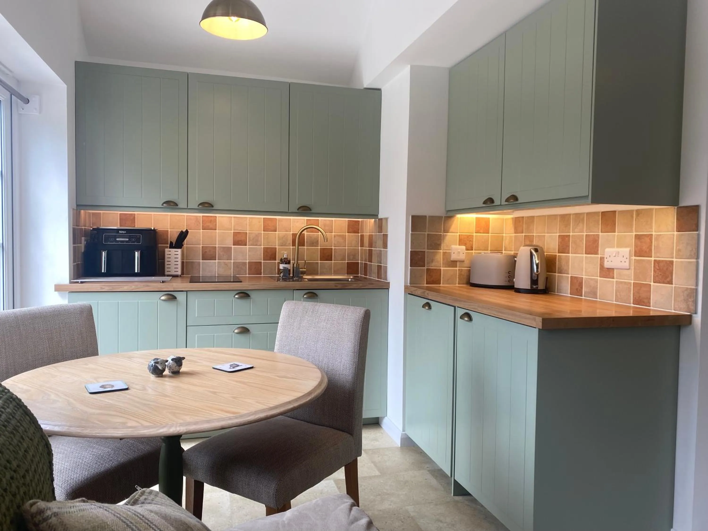 Kitchen or kitchenette in Brambling Fields B&B and Cottages