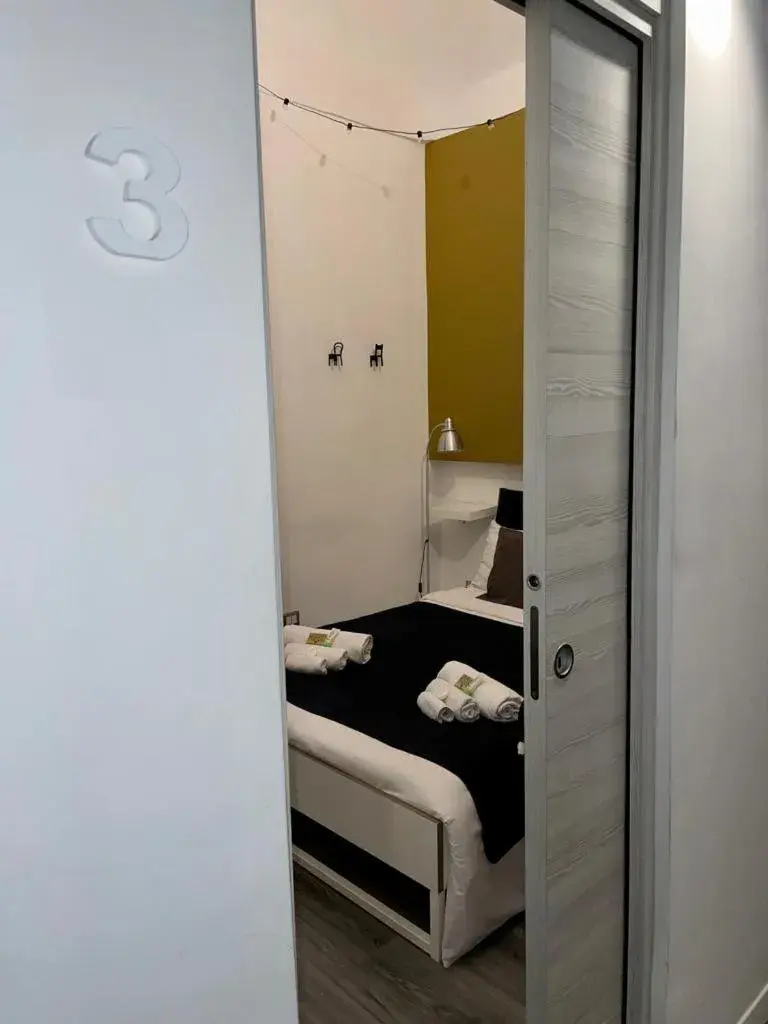 Double Room with Private External Bathroom in Minihomecatania Double Room with Private External Bathroom in Minihomecatania