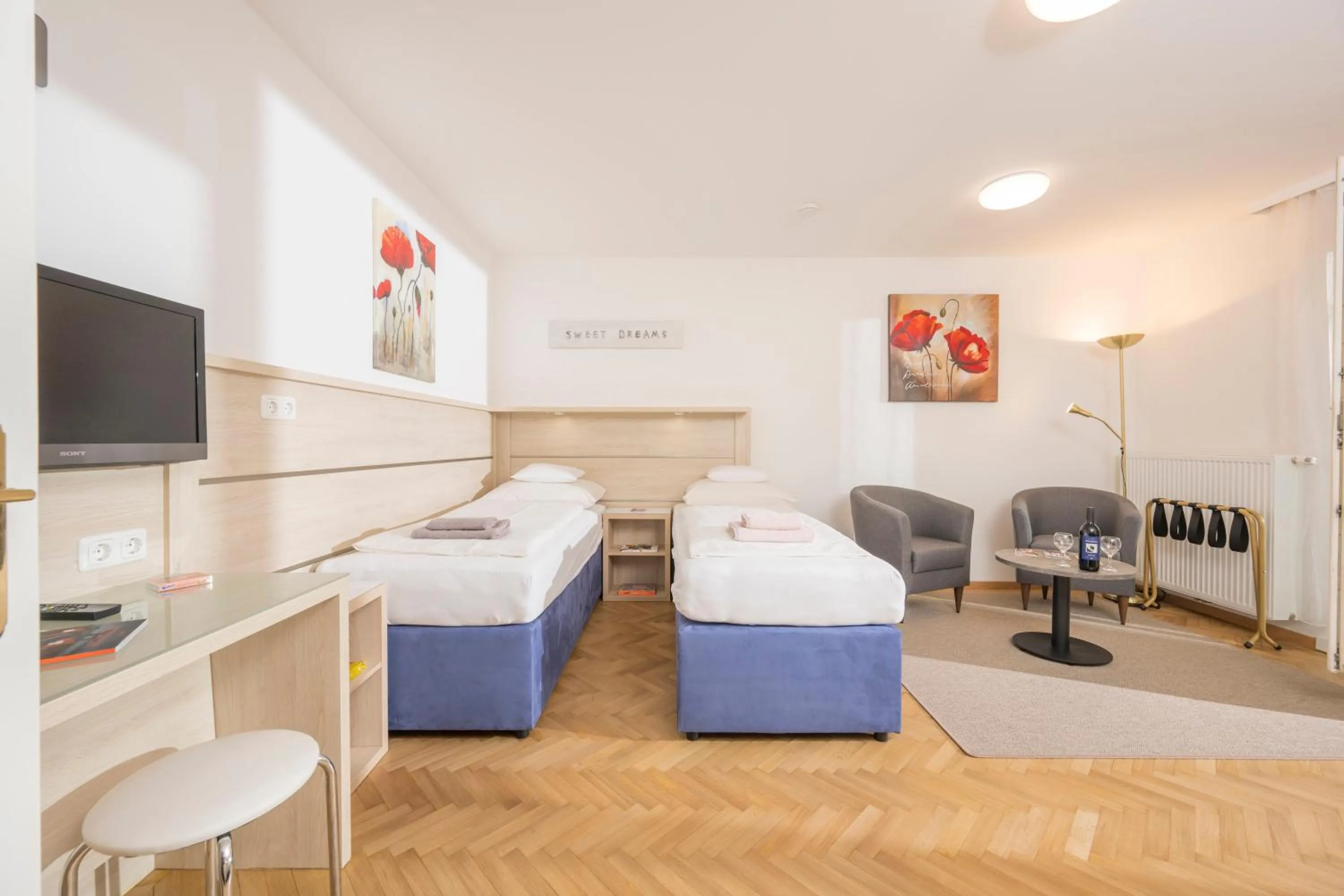 Photo of the whole room, Bed in Appartements Ferchergasse