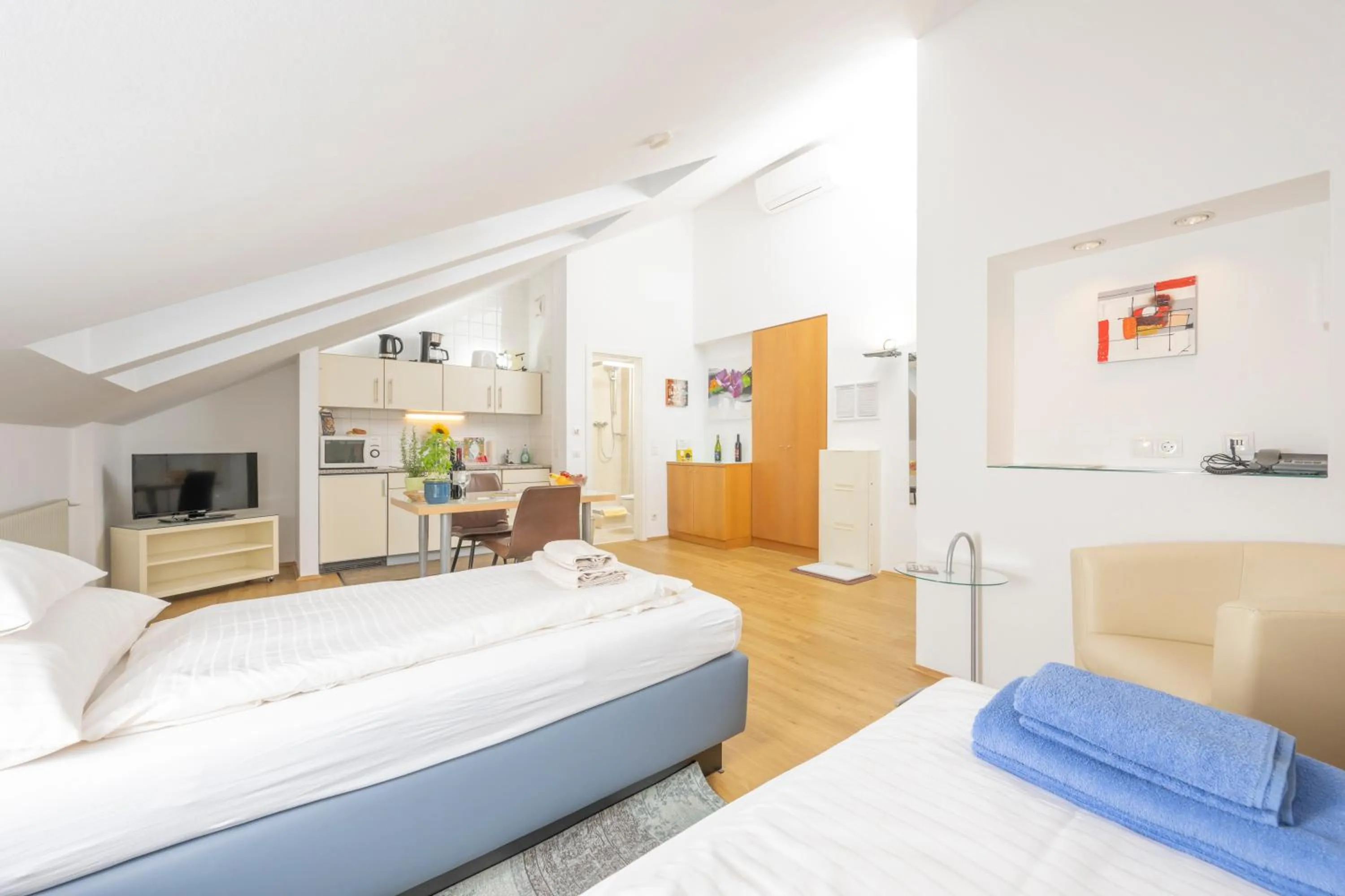 Photo of the whole room, Bed in Appartements Ferchergasse