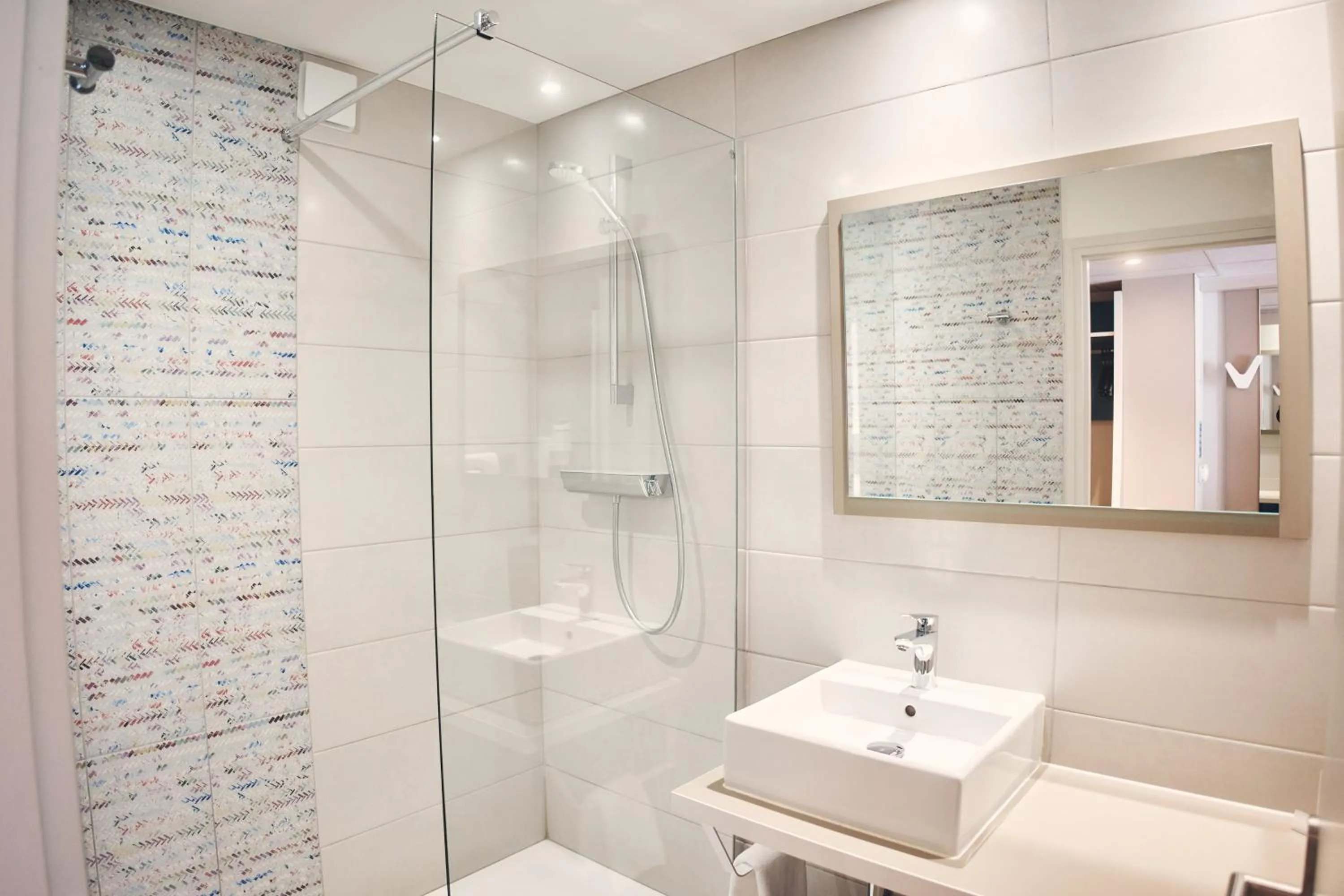 Shower in Hotel Le Quetzal