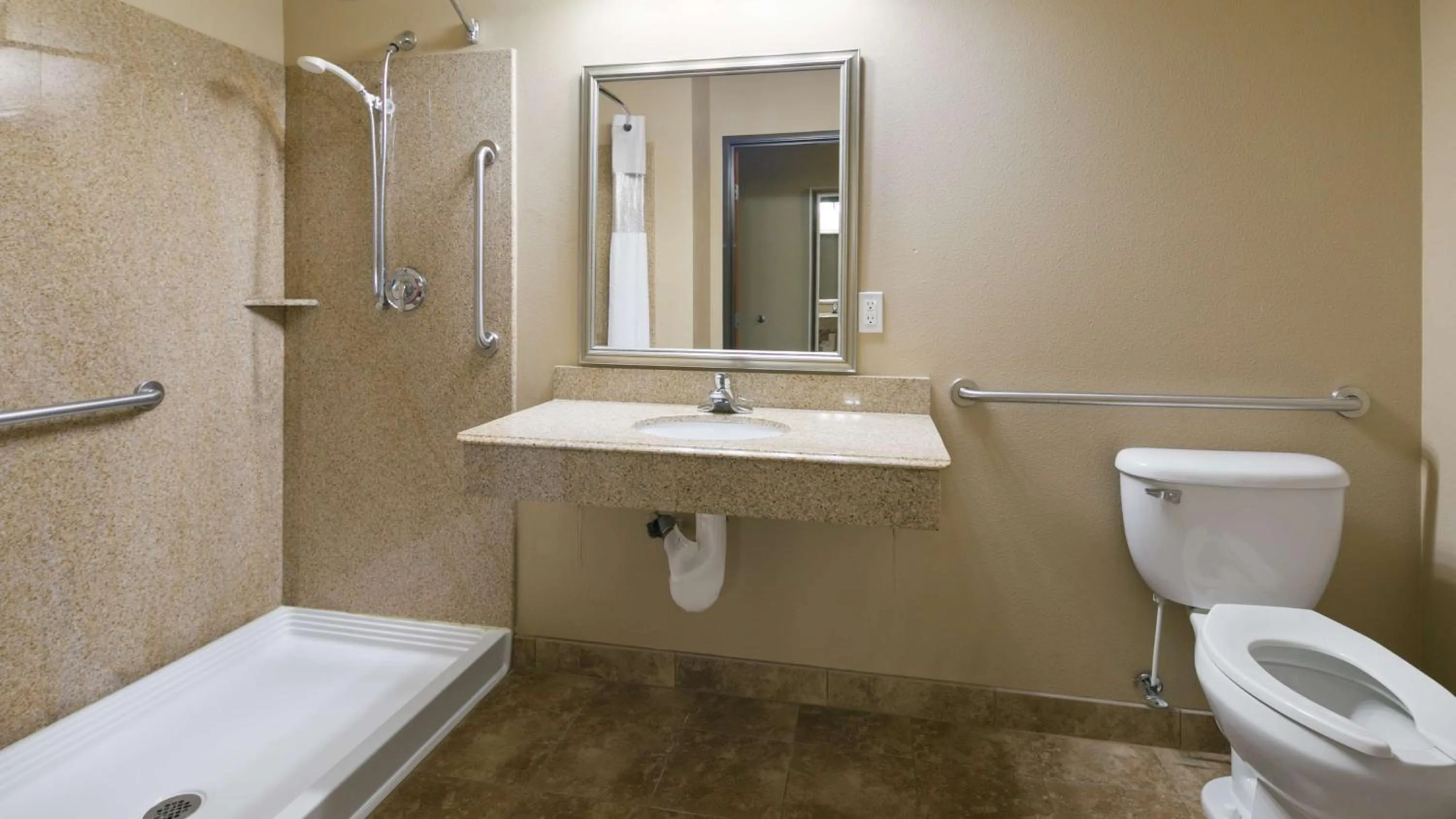 Bathroom in Best Western Plus Port of Camas-Washougal Convention Center