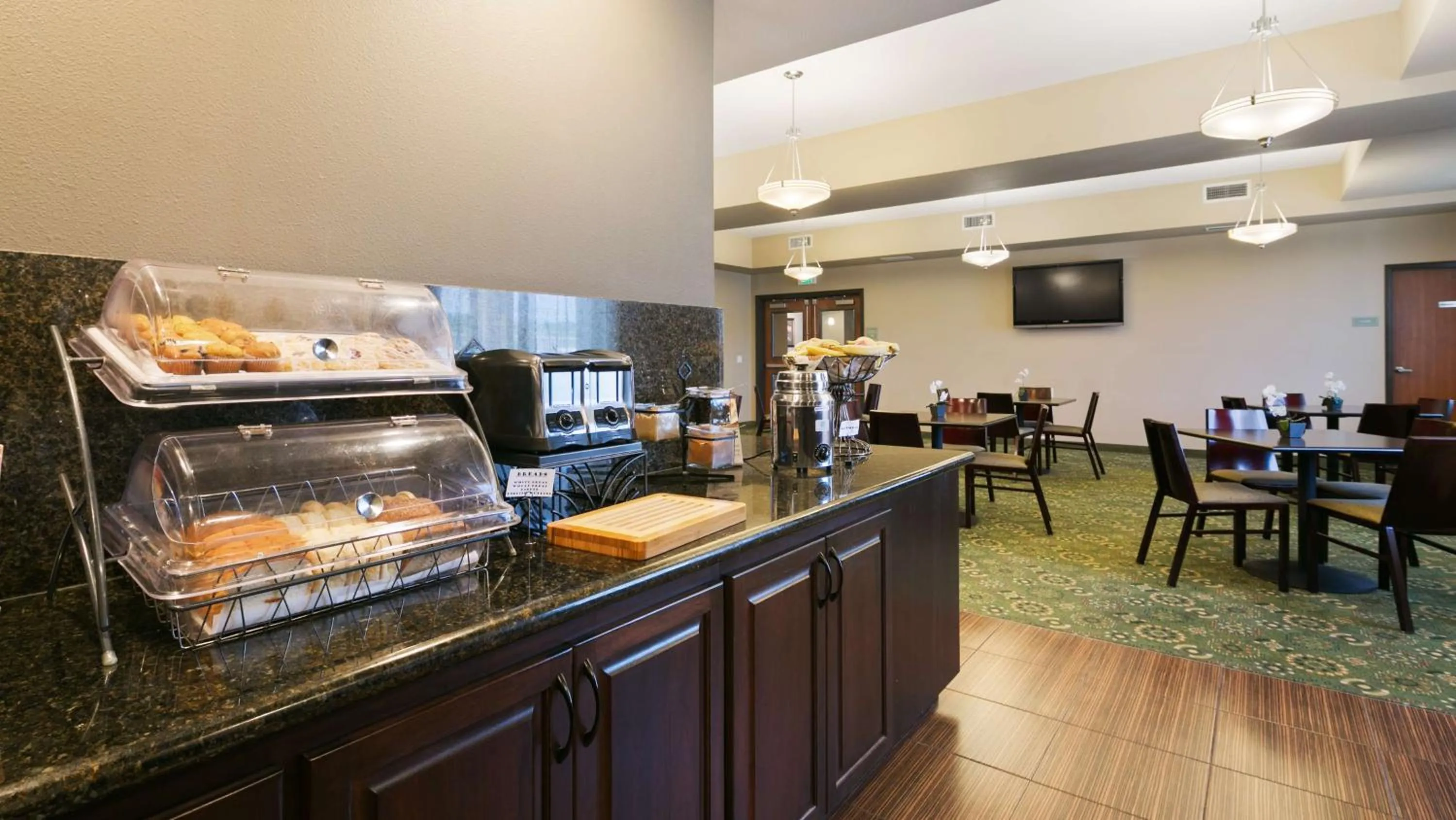 Restaurant/places to eat in Best Western Plus Port of Camas-Washougal Convention Center