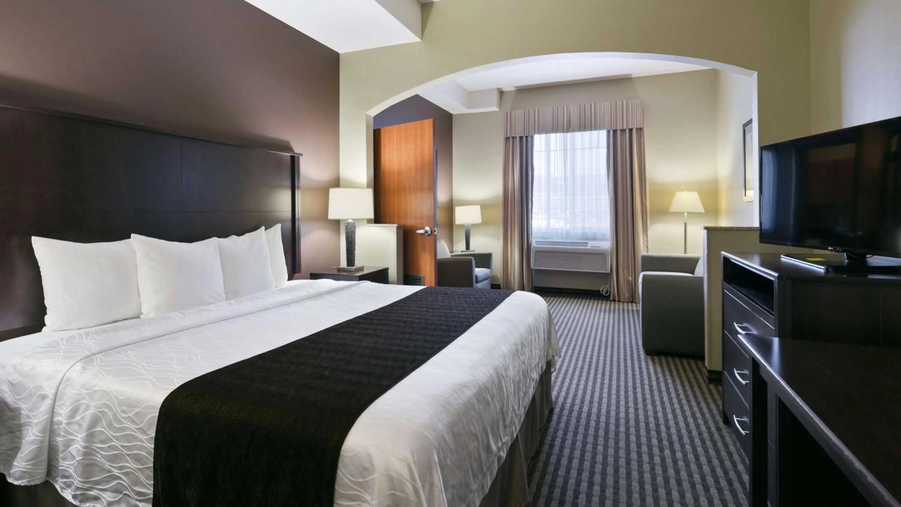 Photo of the whole room, Bed in Best Western Plus Port of Camas-Washougal Convention Center