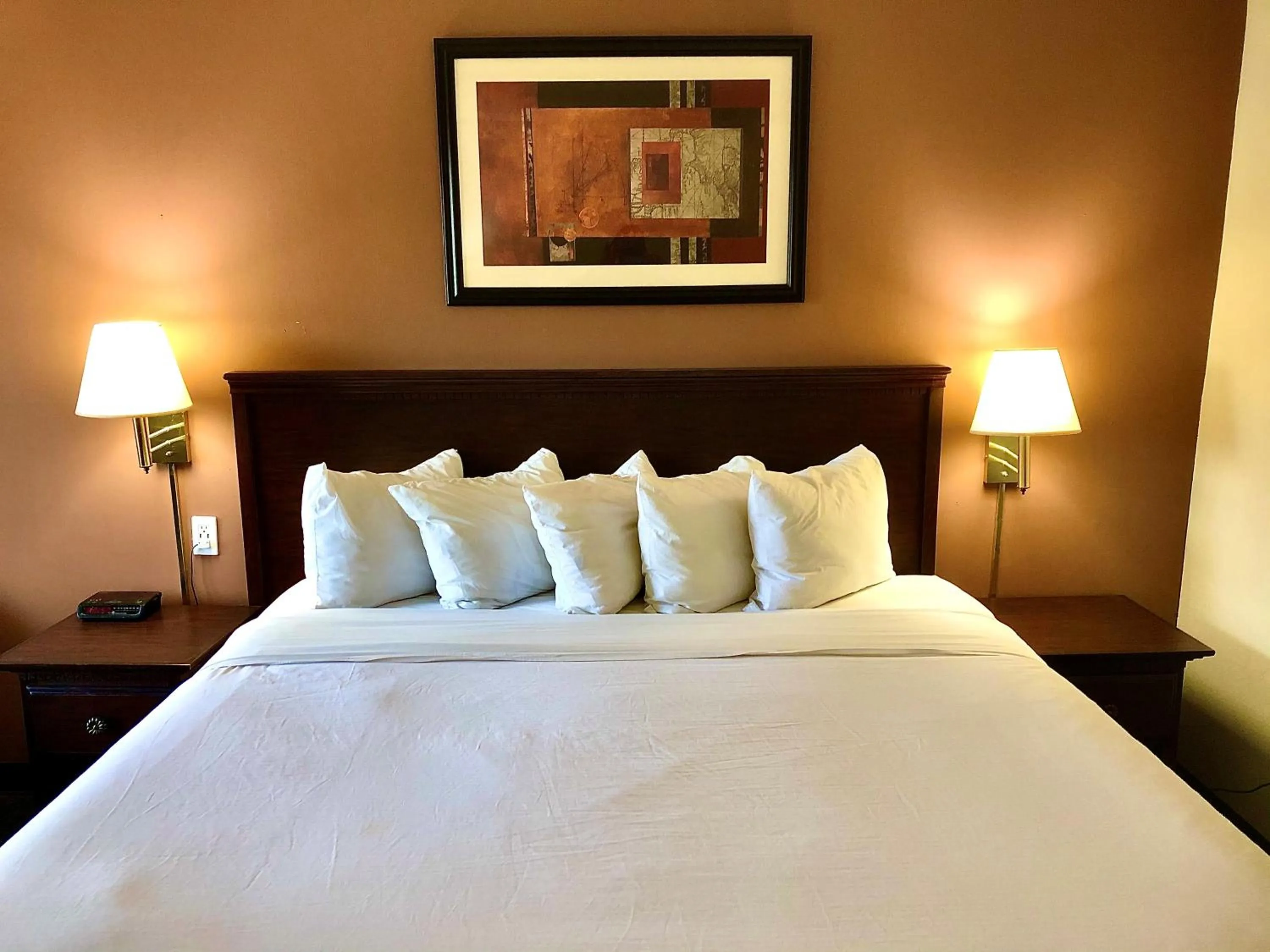 Bedroom in Ramada by Wyndham Spokane Valley