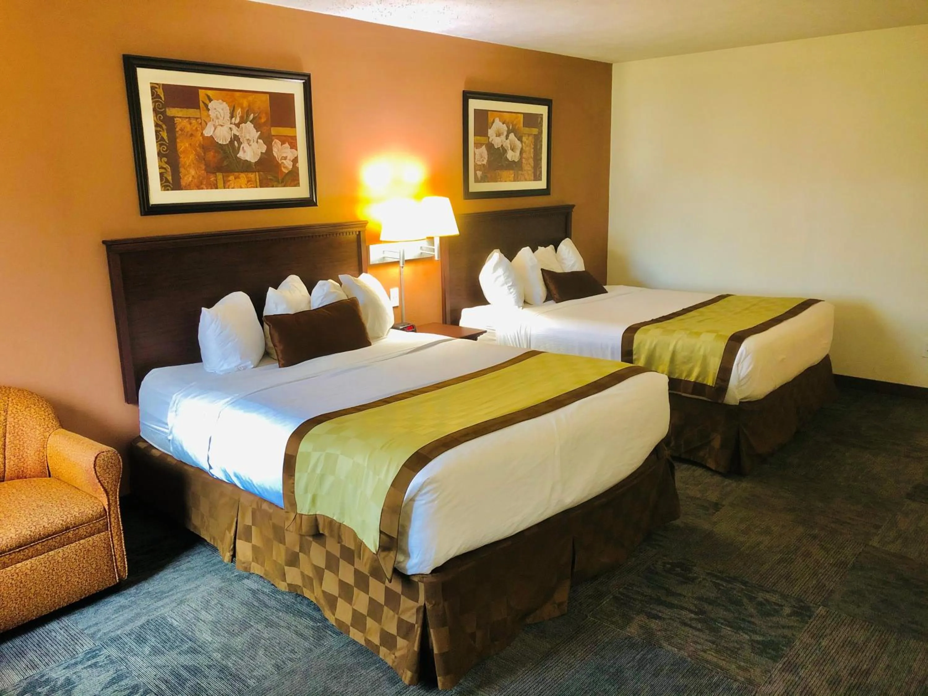 Bedroom in Ramada by Wyndham Spokane Valley