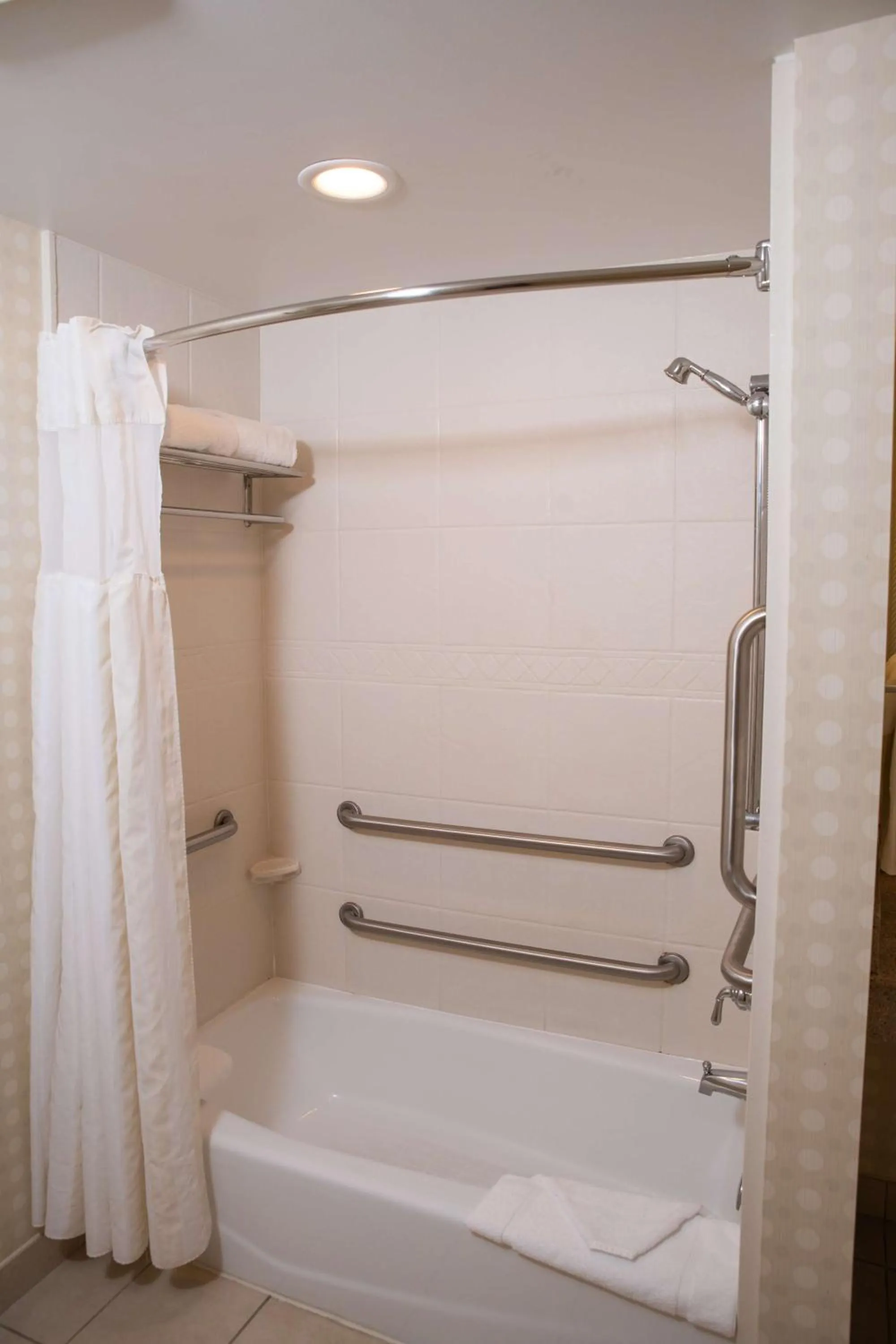 Bathroom in Hilton Garden Inn Erie