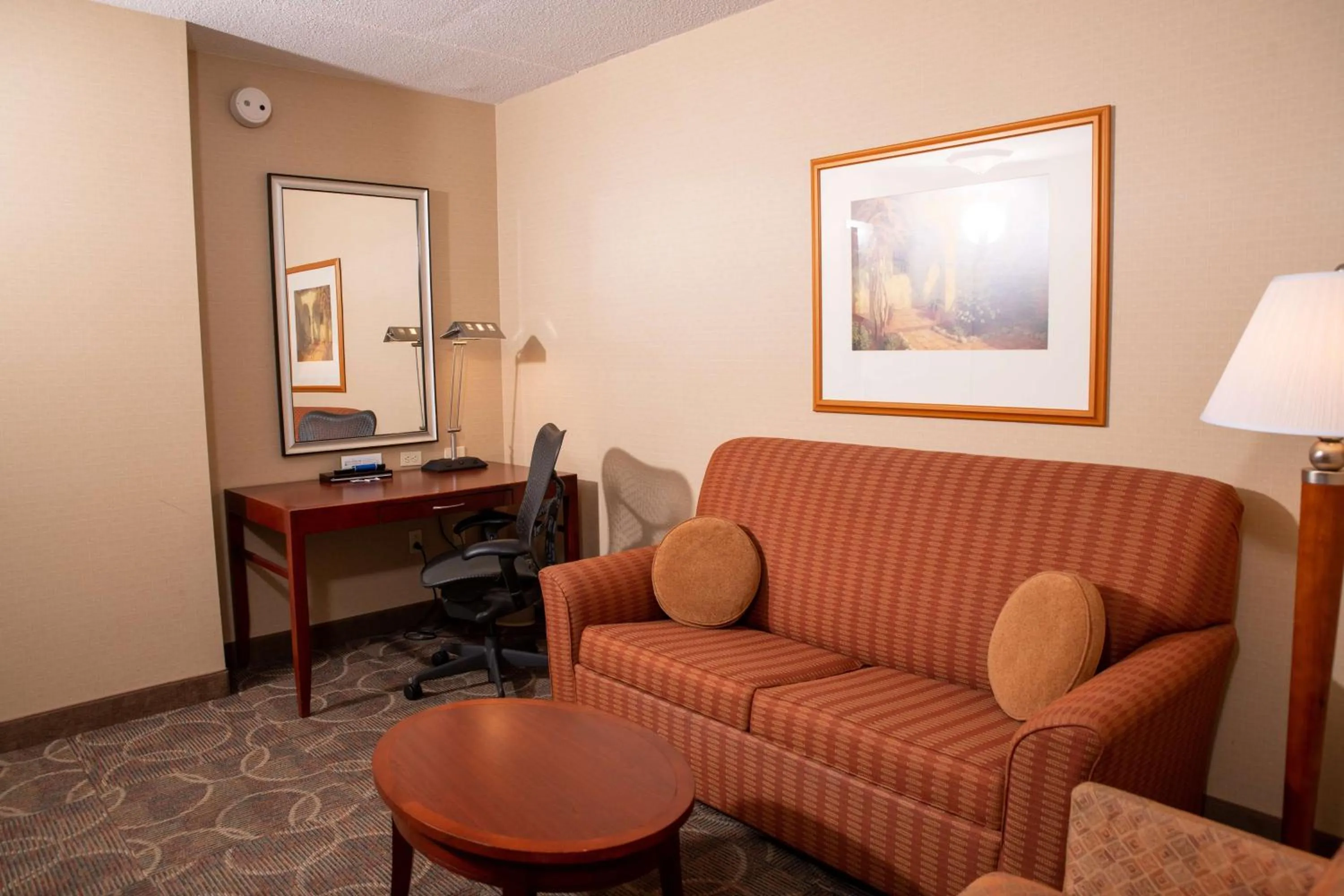 Living room in Hilton Garden Inn Erie