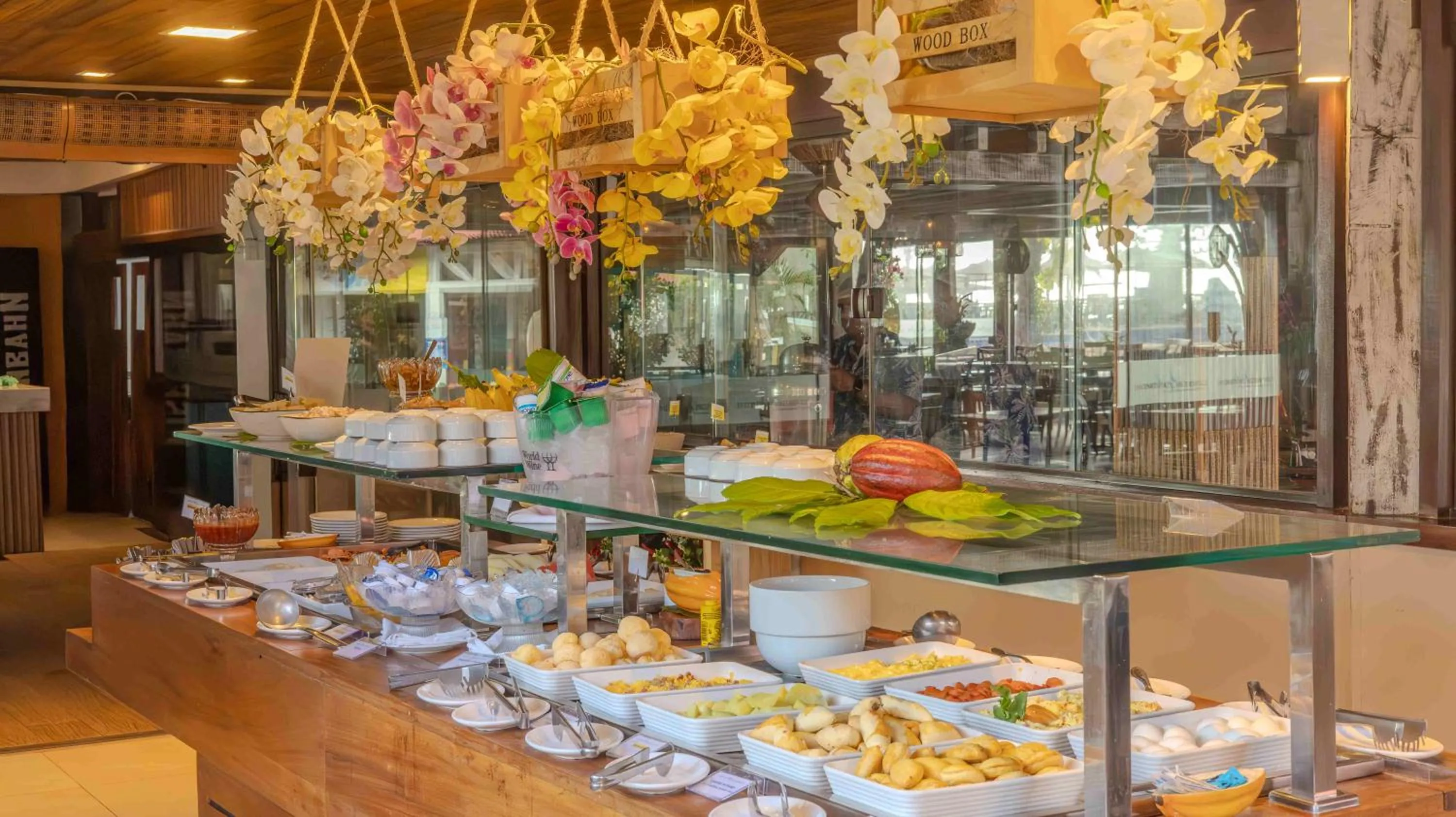 Buffet breakfast in Jardim Atlântico Beach Resort