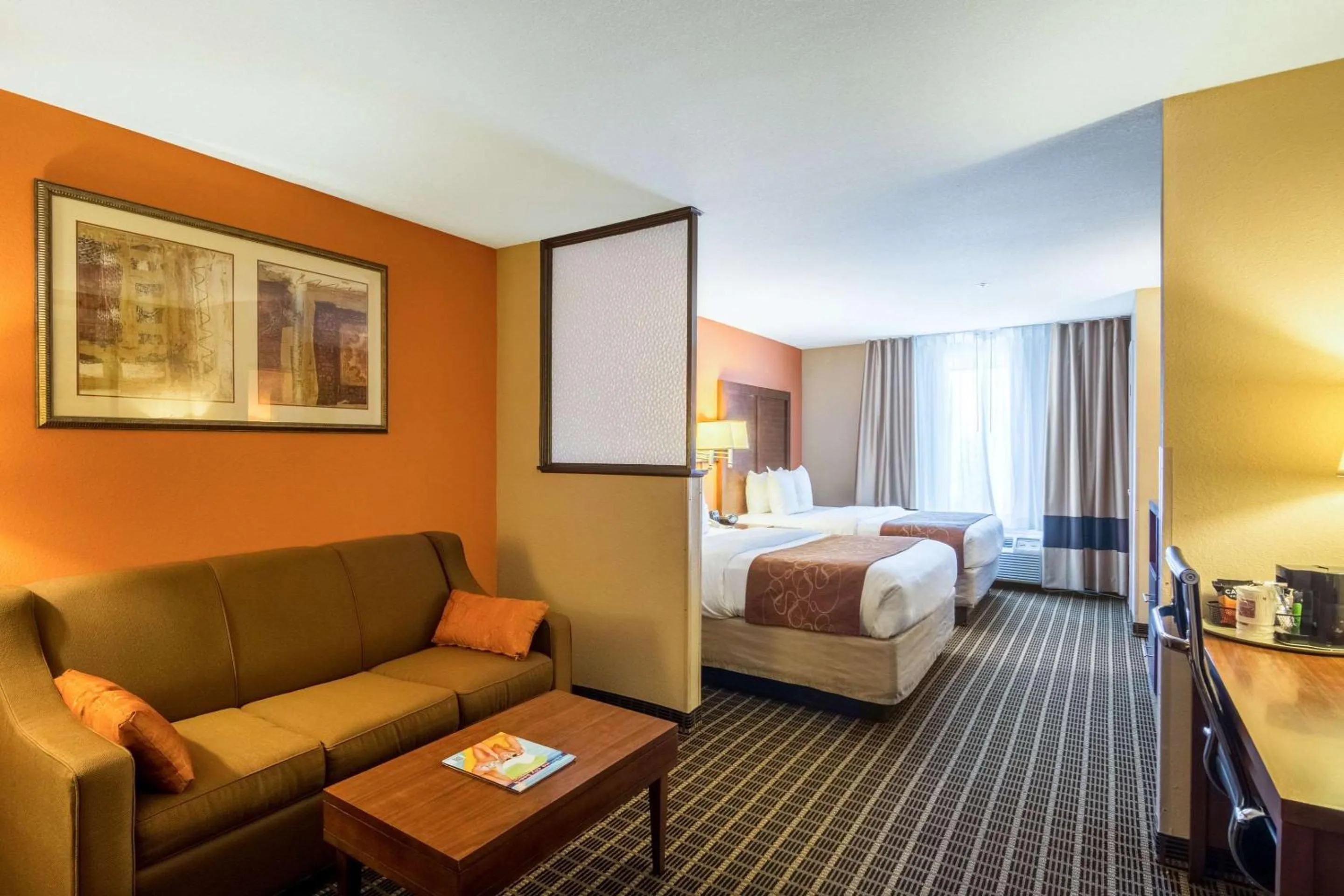 Bedroom, Bed in Comfort Suites