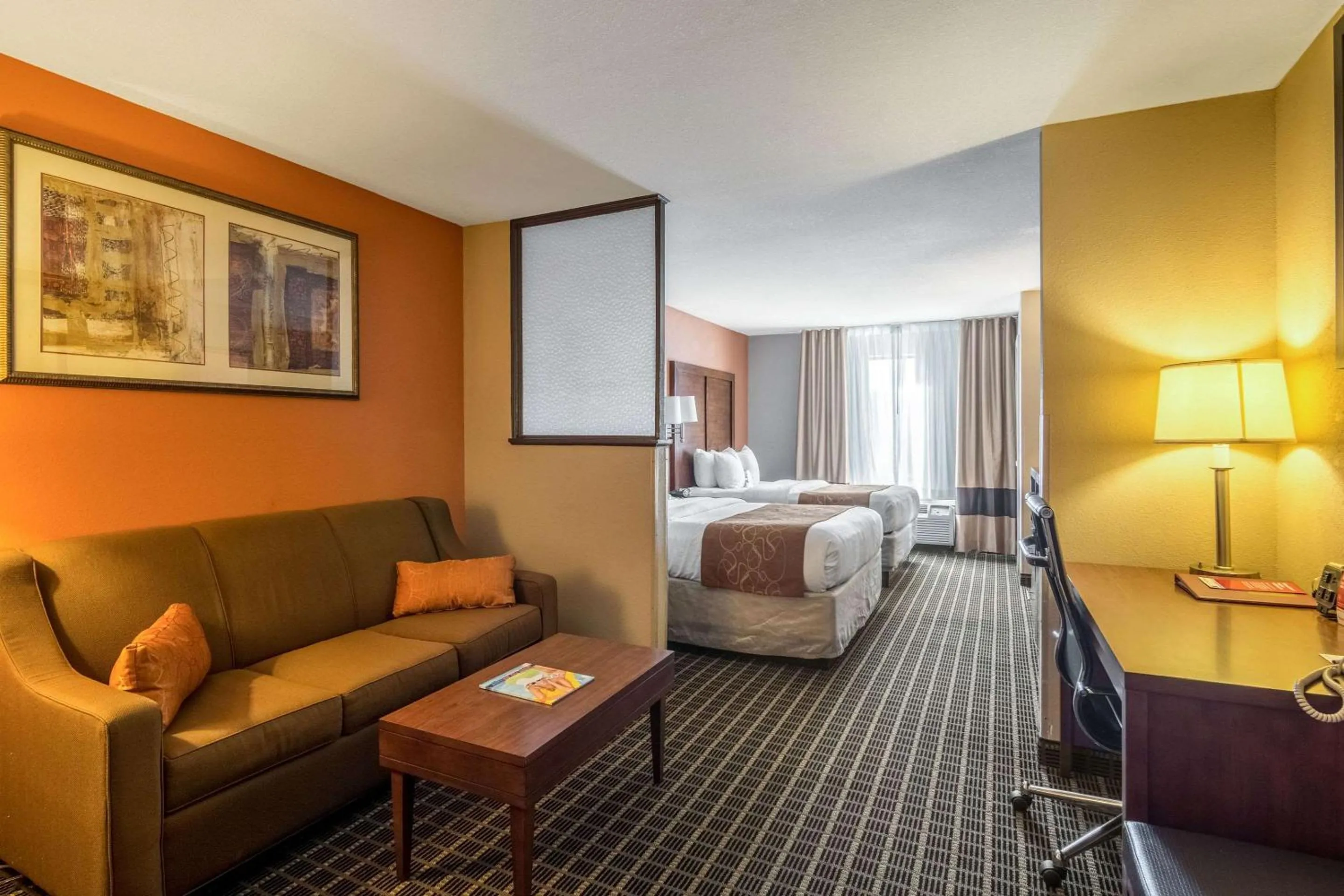 Bedroom, Bed in Comfort Suites