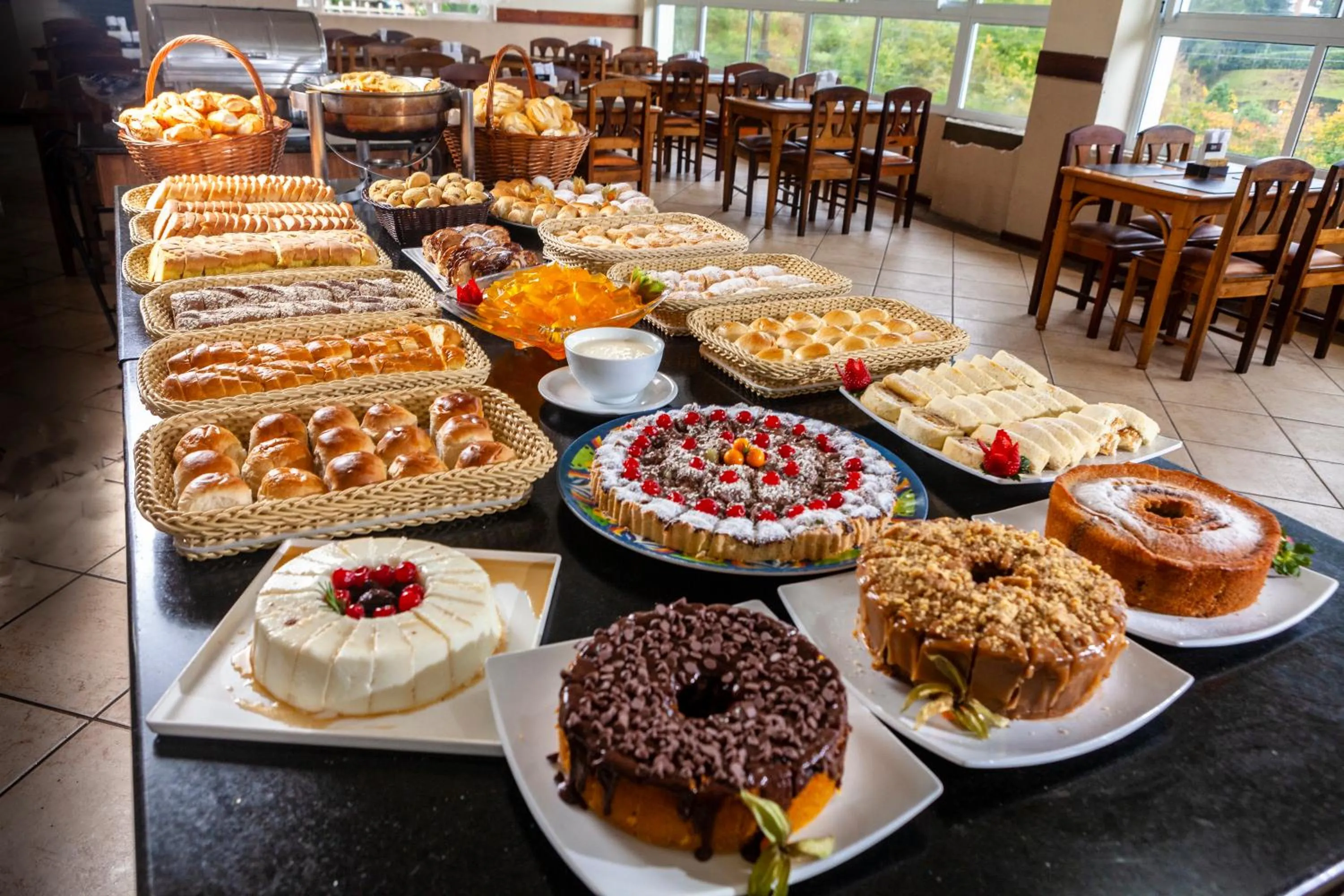 Buffet breakfast in Hotel Leão da Montanha