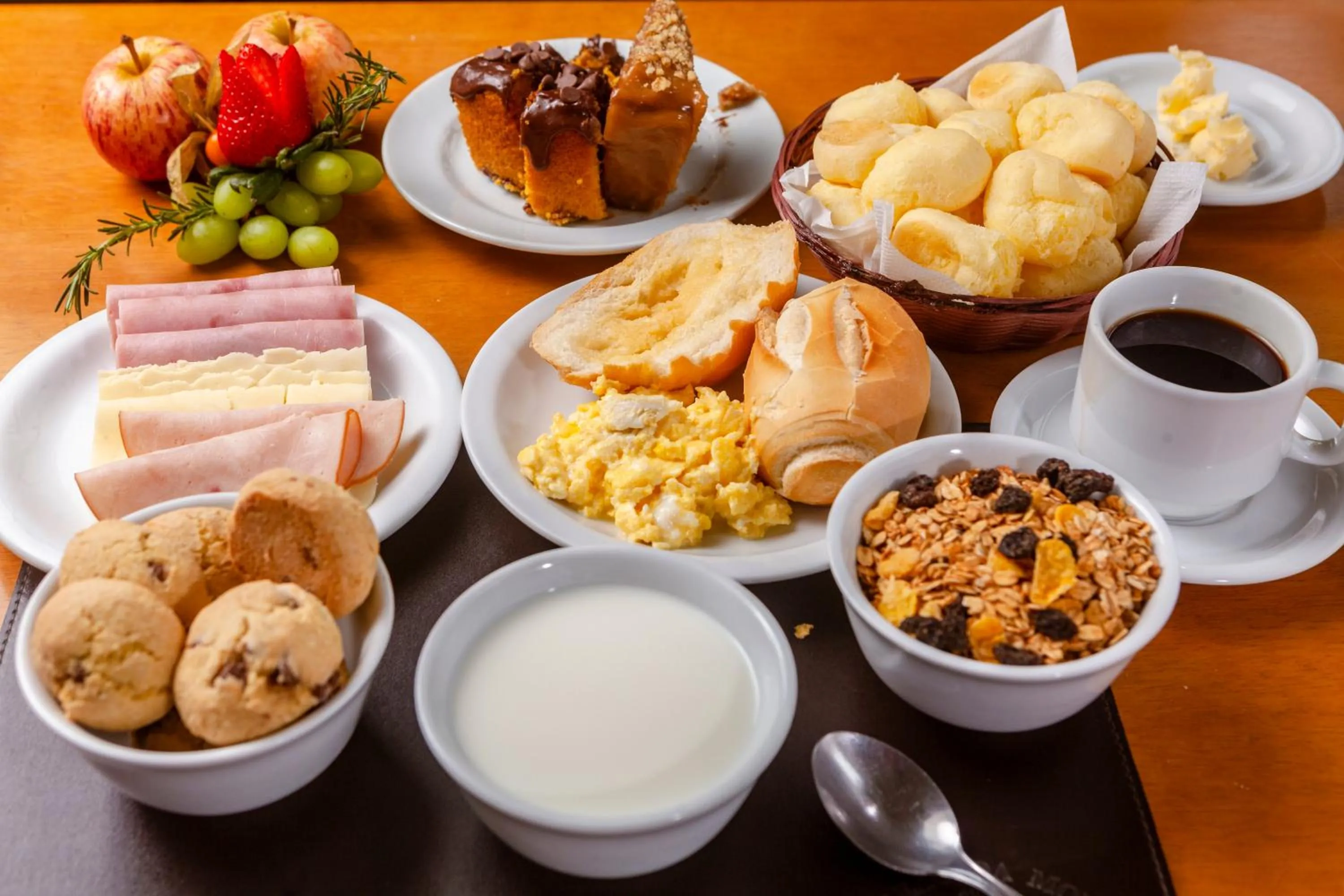 Buffet breakfast in Hotel Leão da Montanha