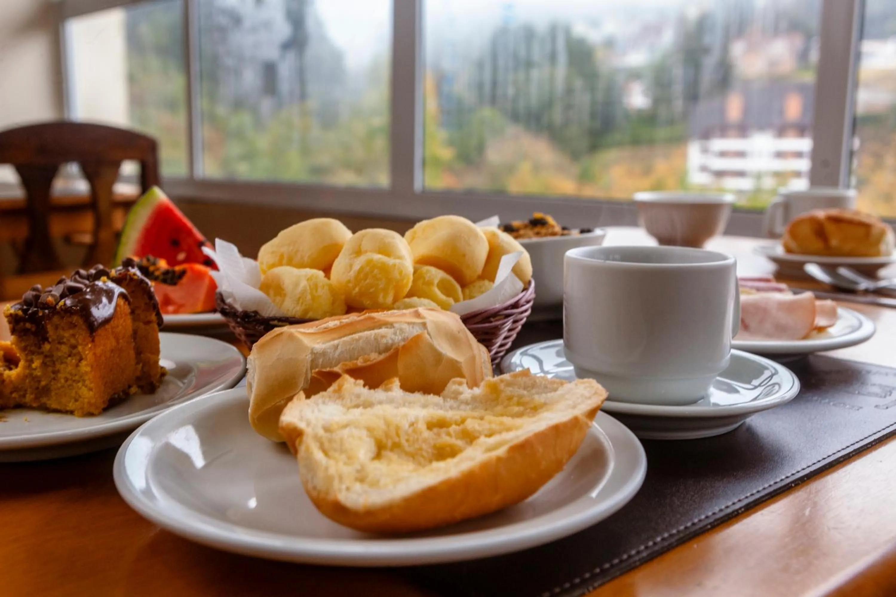 Buffet breakfast in Hotel Leão da Montanha