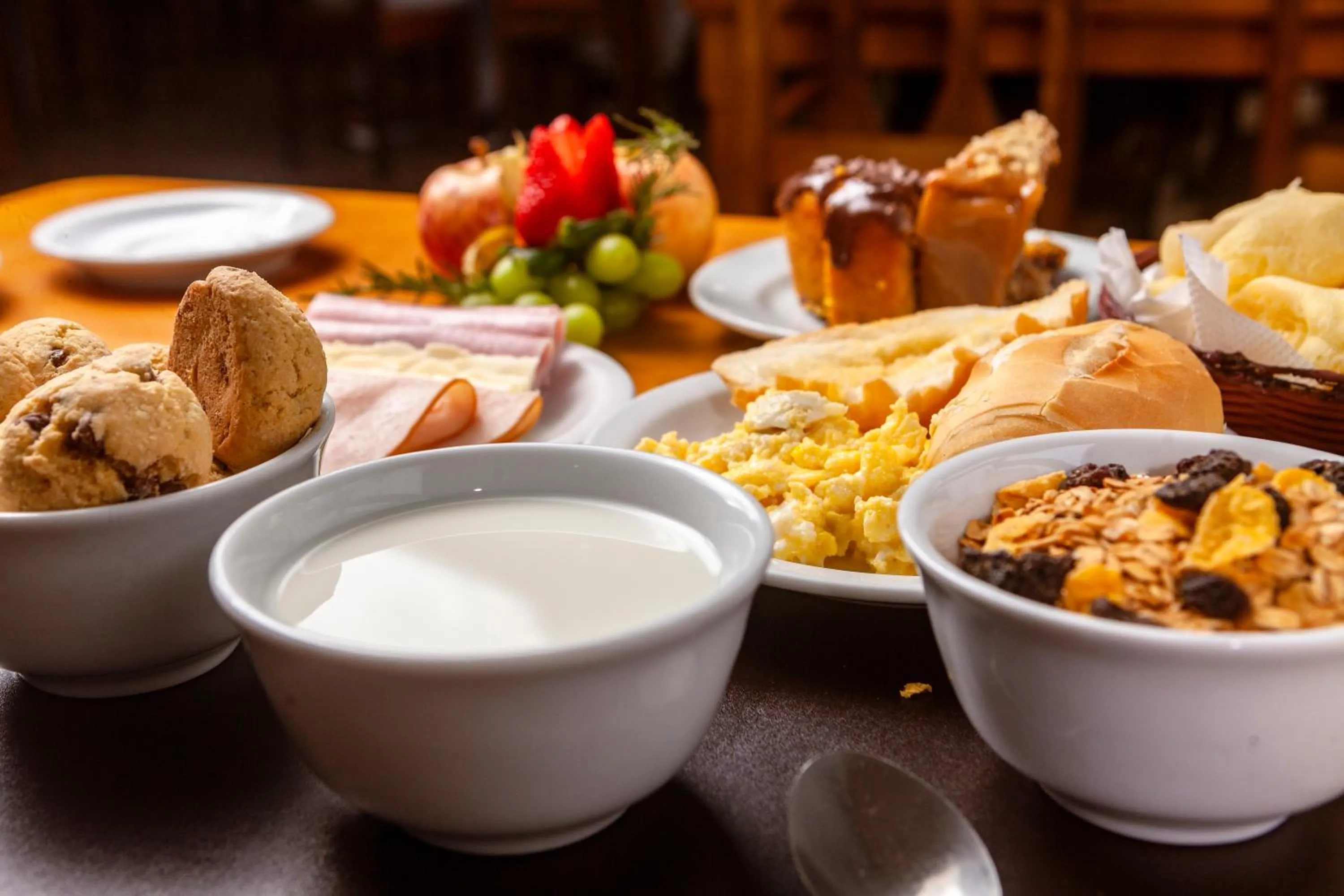 Buffet breakfast in Hotel Leão da Montanha
